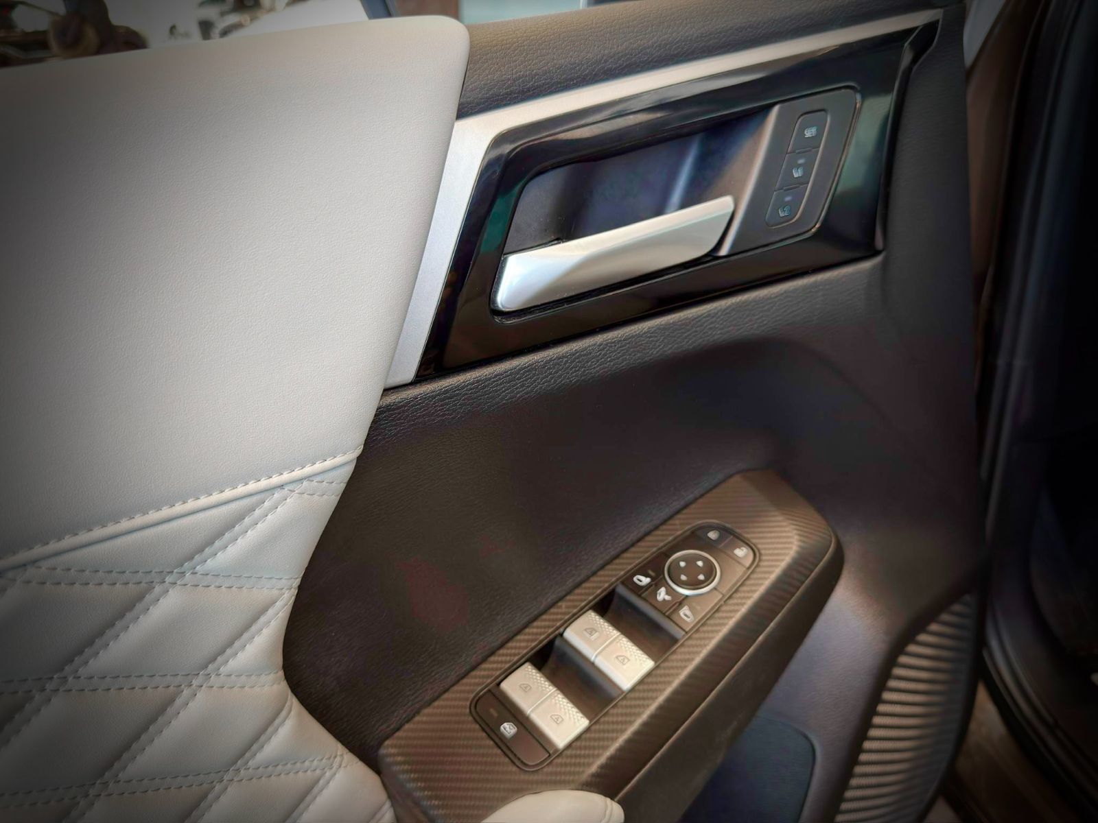 2023 Mitsubishi Outlander PHEV SEL S-AWC-22