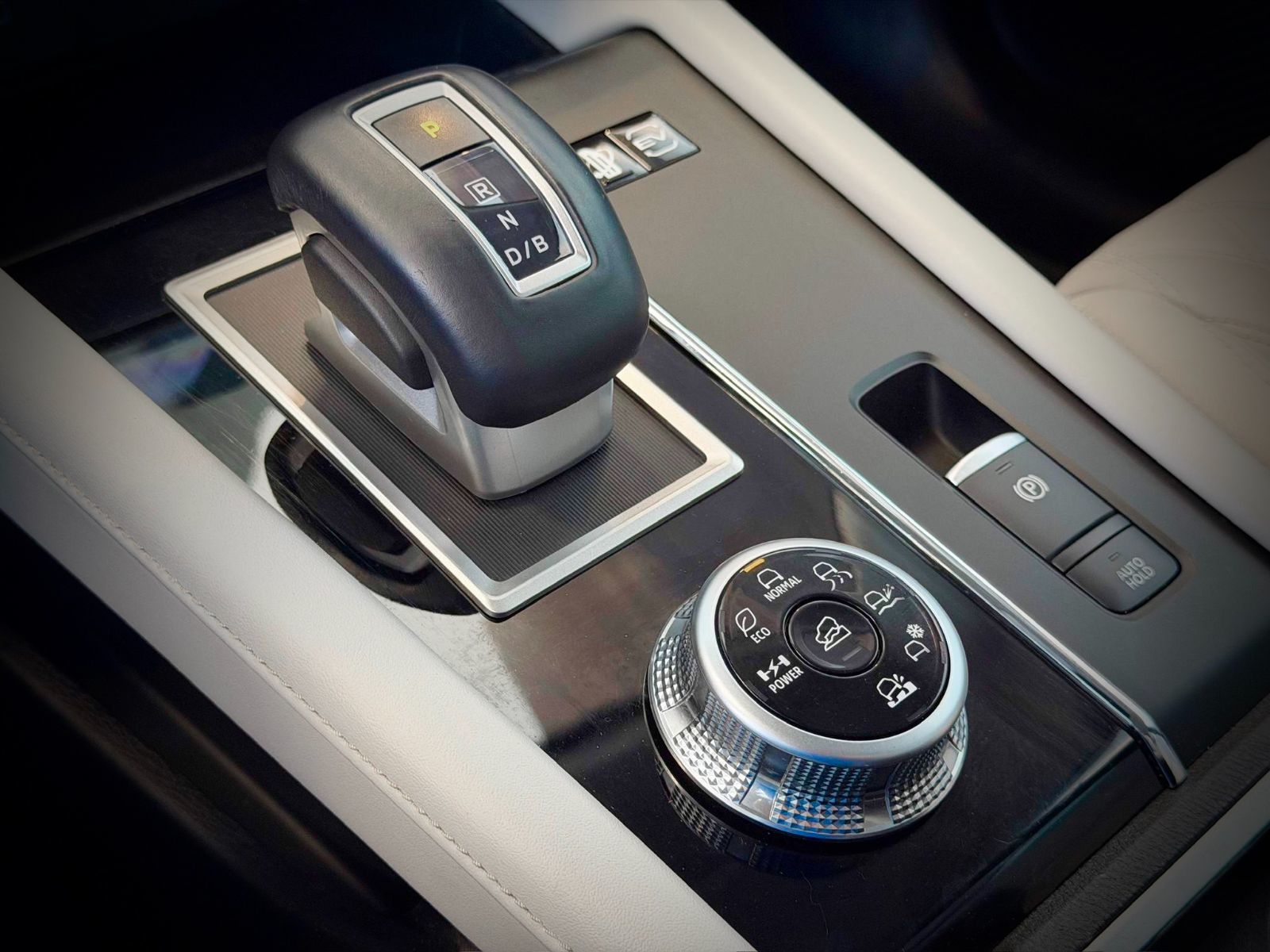 2023 Mitsubishi Outlander PHEV SEL S-AWC-30