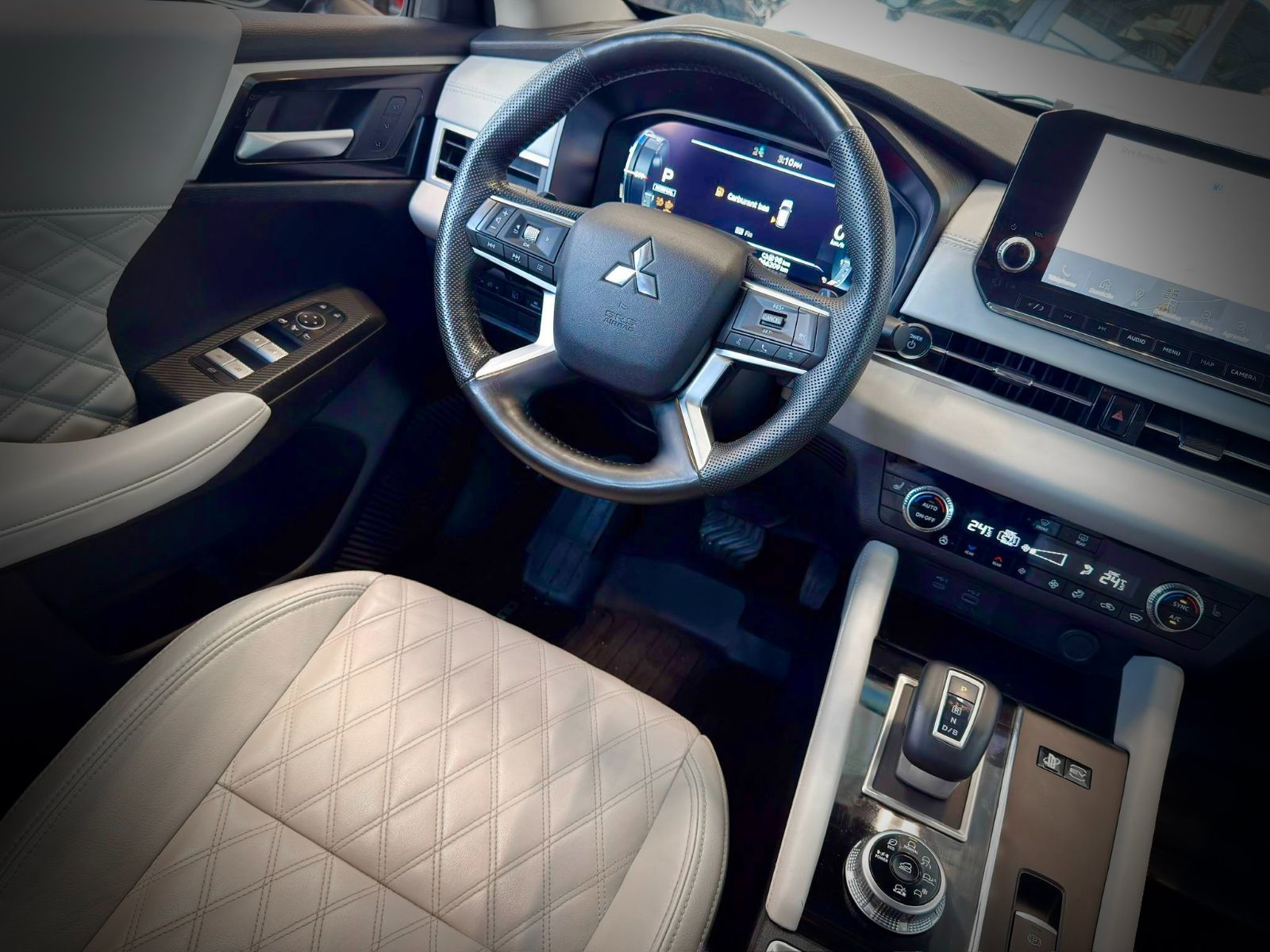 2023 Mitsubishi Outlander PHEV SEL S-AWC-32