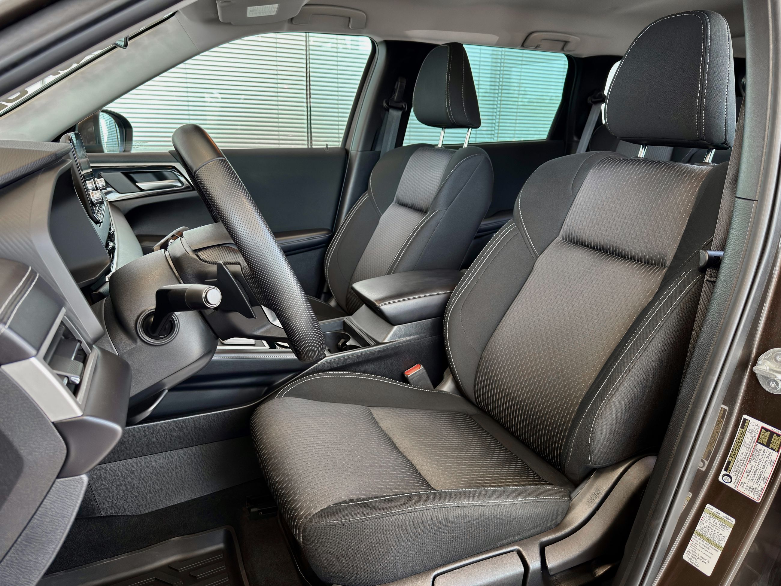 Mitsubishi Outlander ES AWD 2023-15