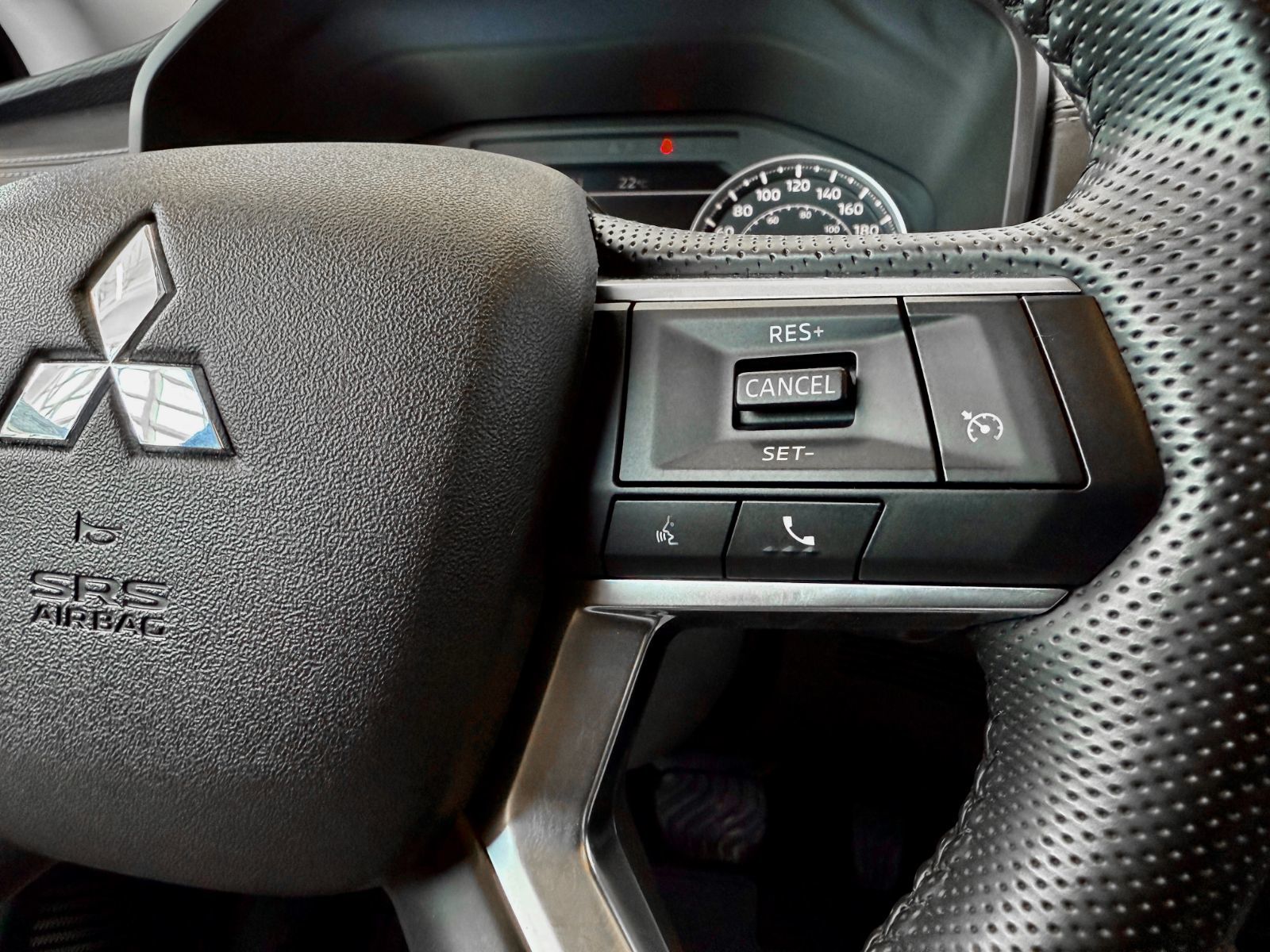 Mitsubishi Outlander ES AWD 2023-25