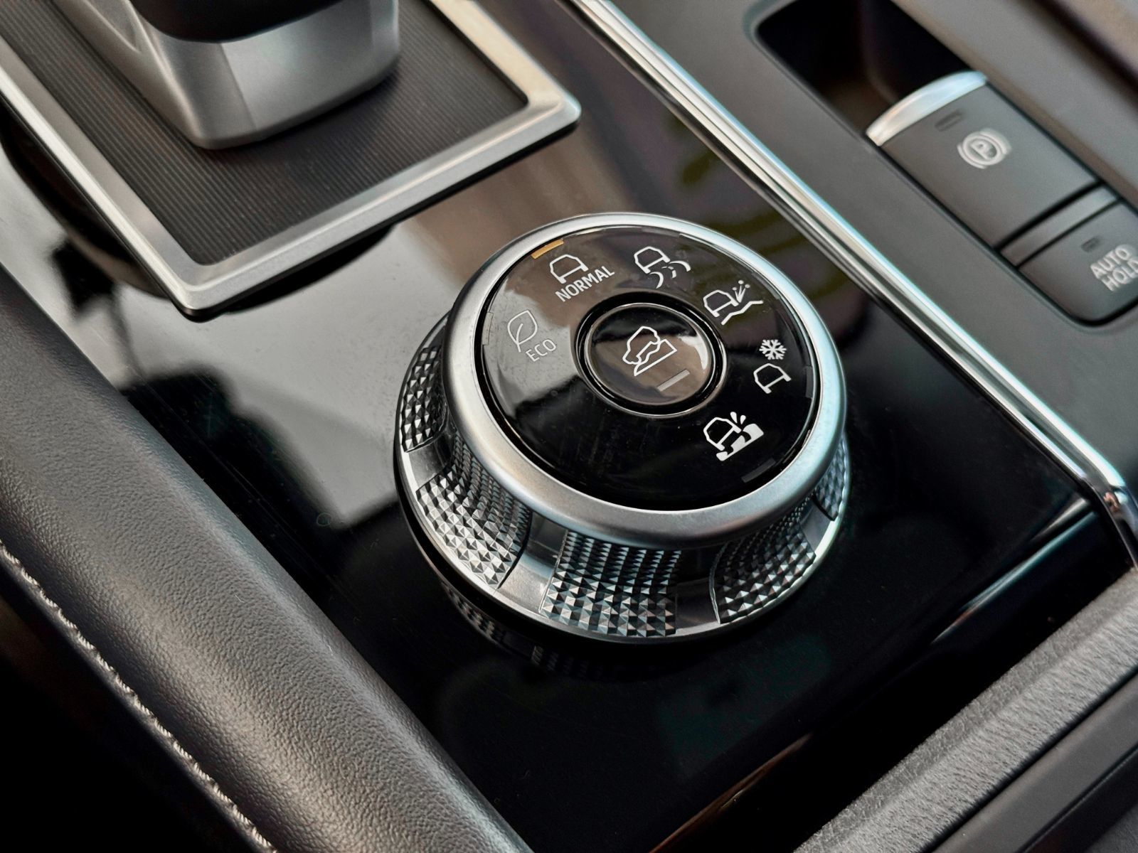 Mitsubishi Outlander ES AWD 2023-31