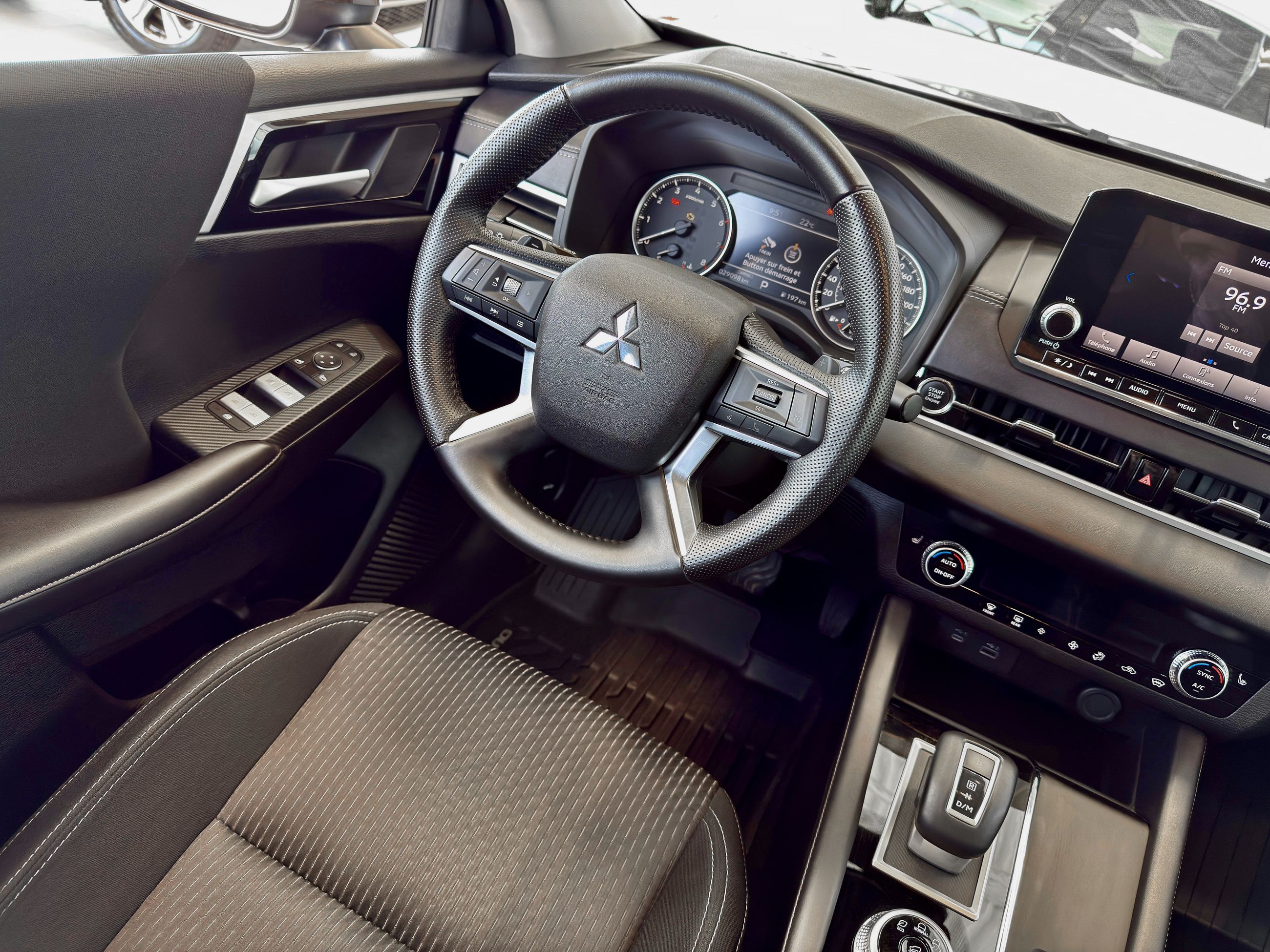 Mitsubishi Outlander ES AWD 2023-20
