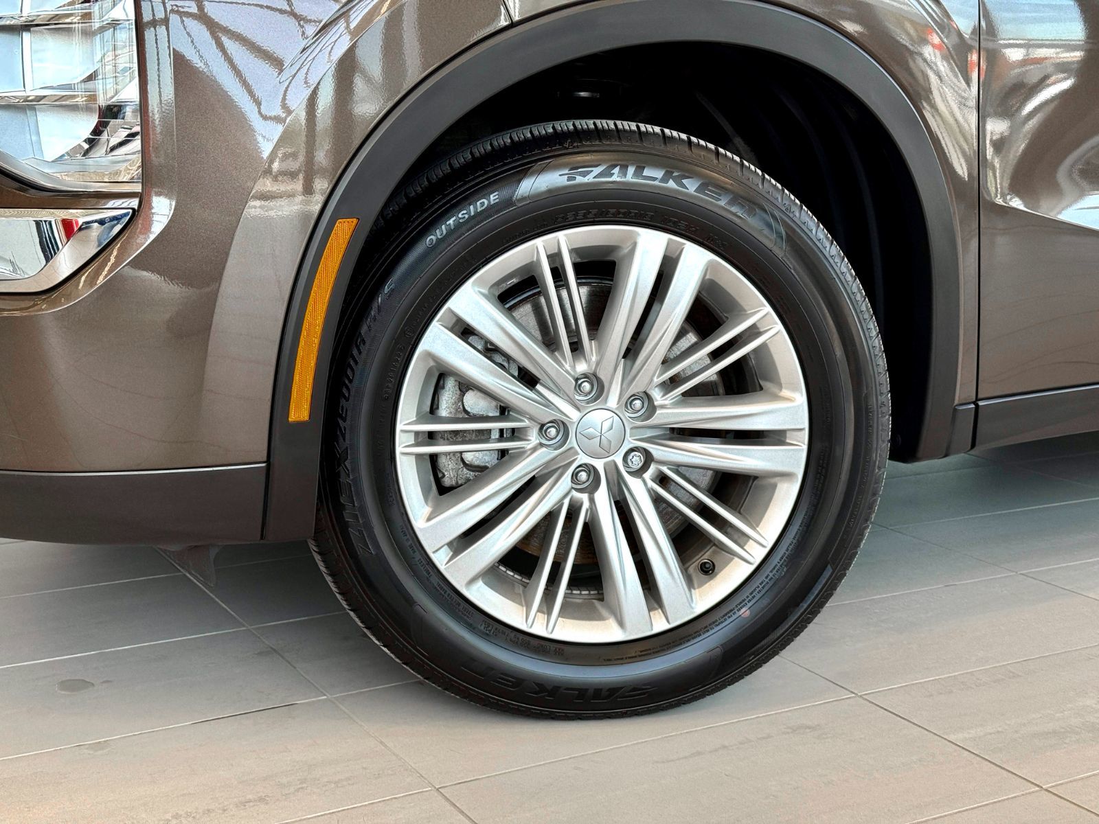 Mitsubishi Outlander ES AWD 2023-13