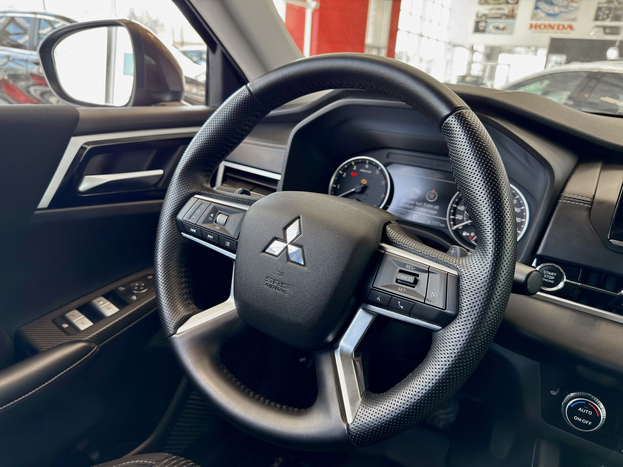 Mitsubishi Outlander ES AWD 2023-23