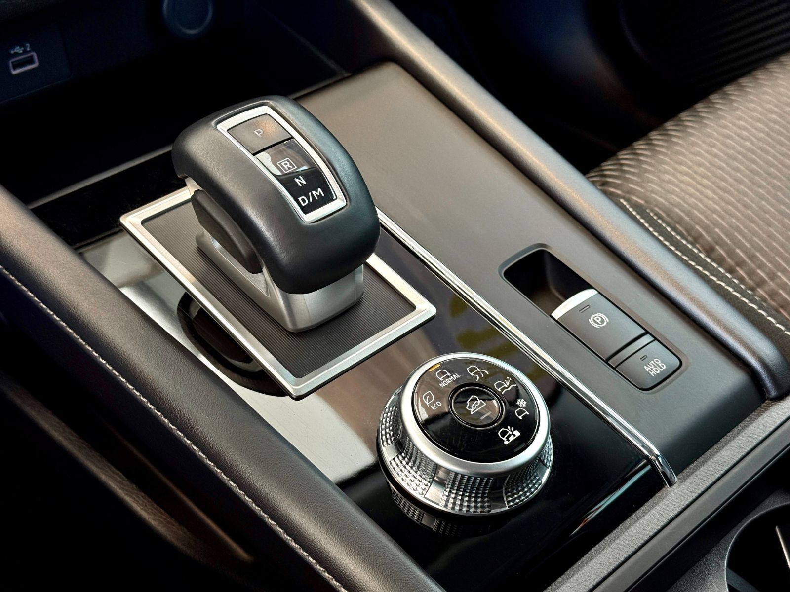 Mitsubishi Outlander ES AWD 2023-30
