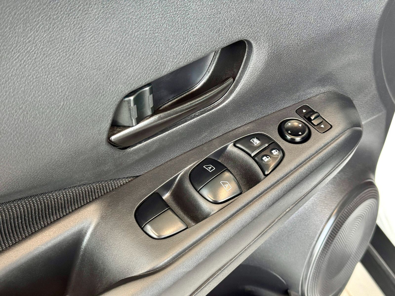 Nissan Kicks S 2022-32