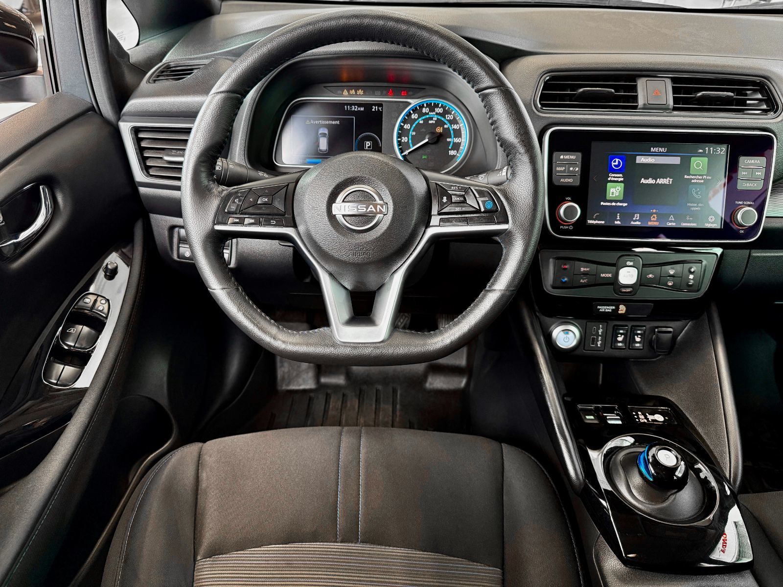 Nissan Leaf SV 2023-18