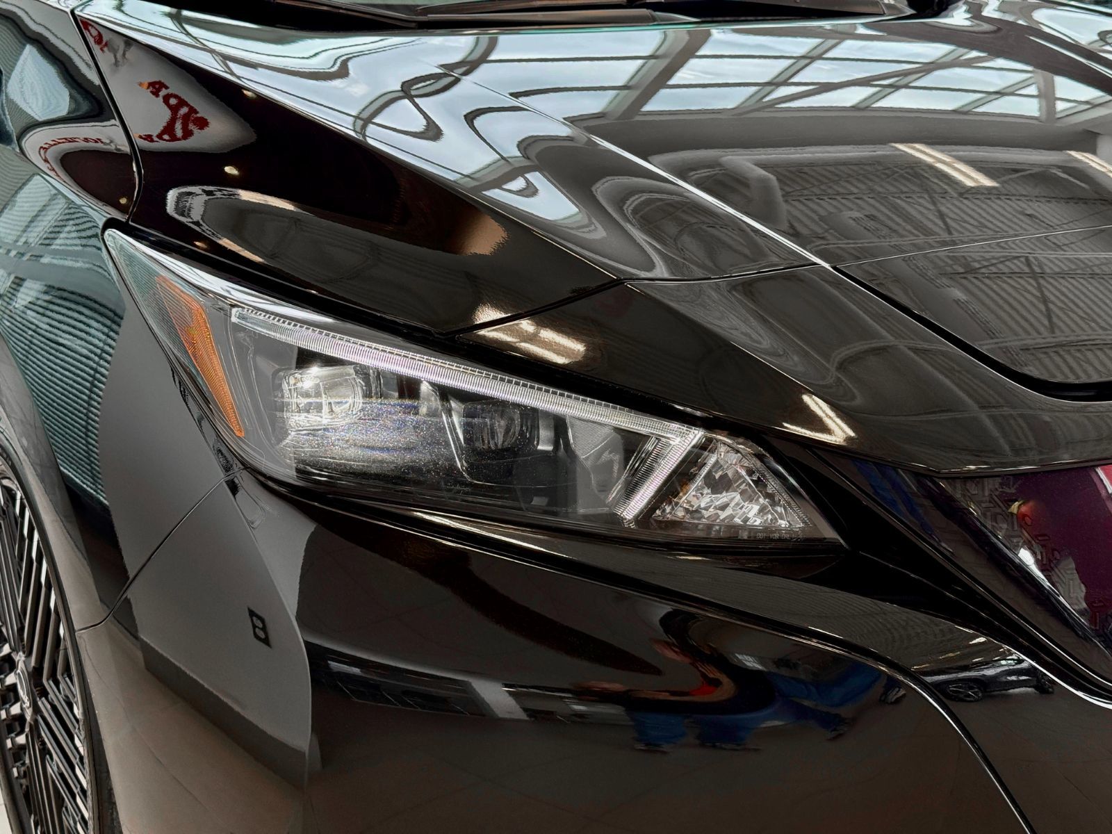 Nissan Leaf SV 2023-8