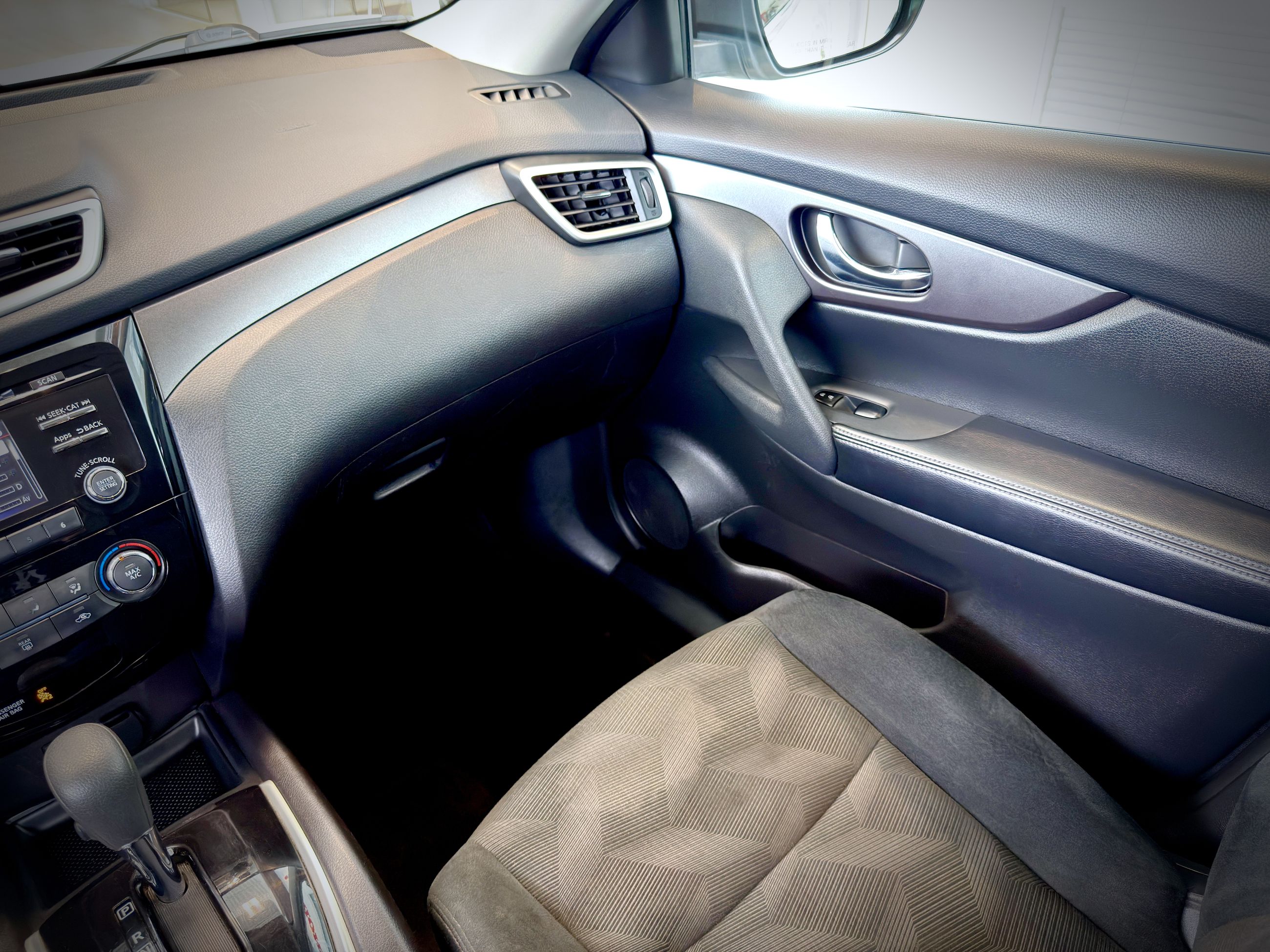 Nissan Rogue SV AWD 2016-23