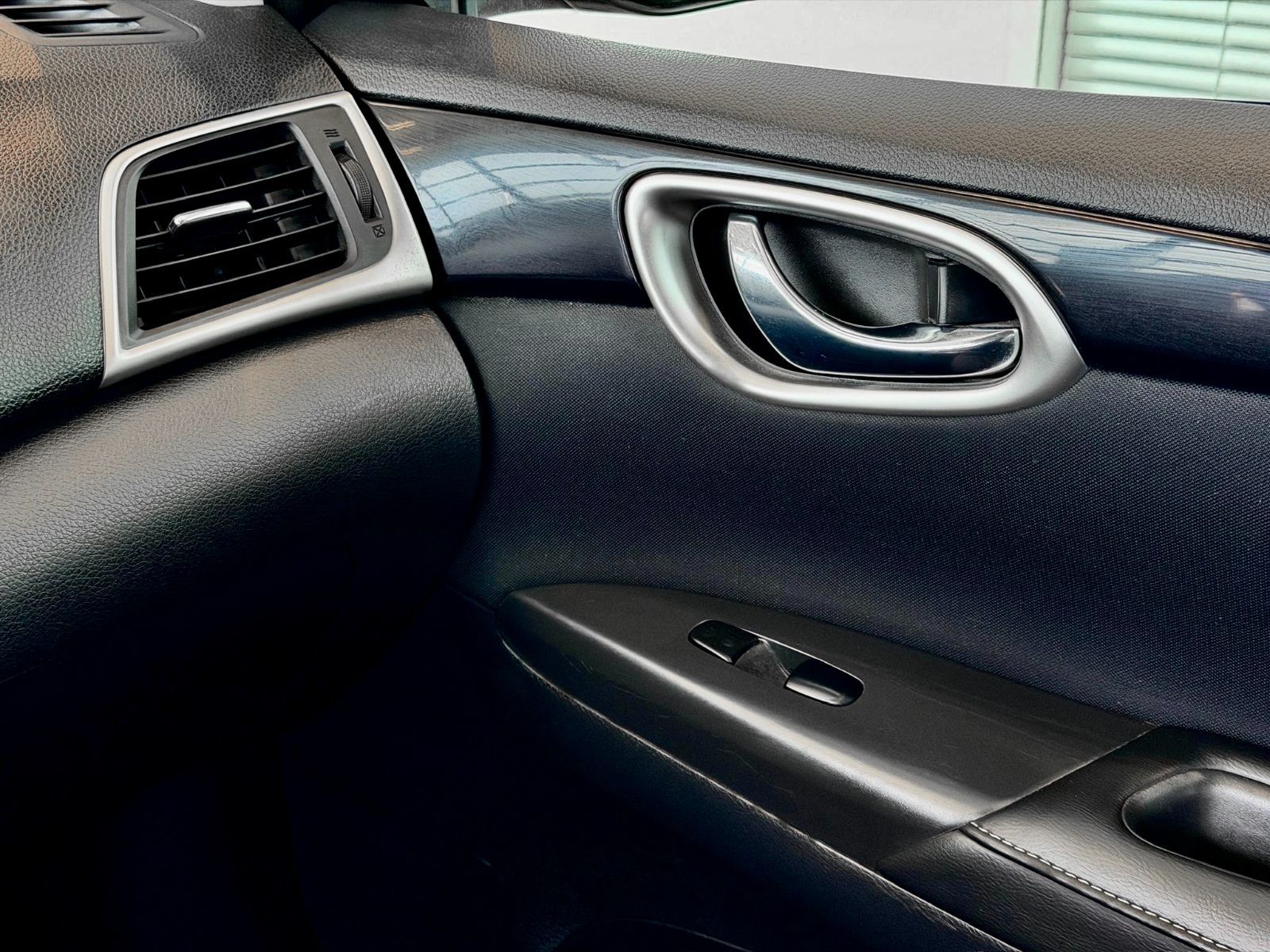 Nissan Sentra SV 2018-28