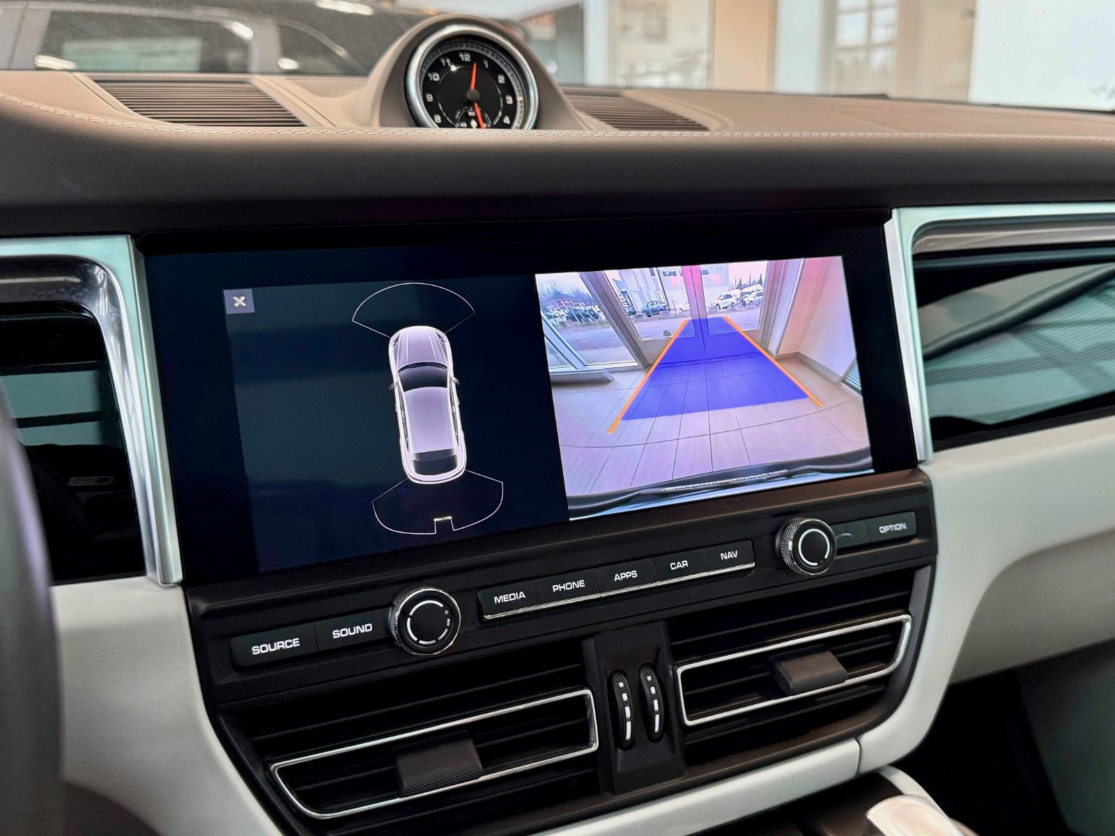 2021 Porsche Macan Base-31