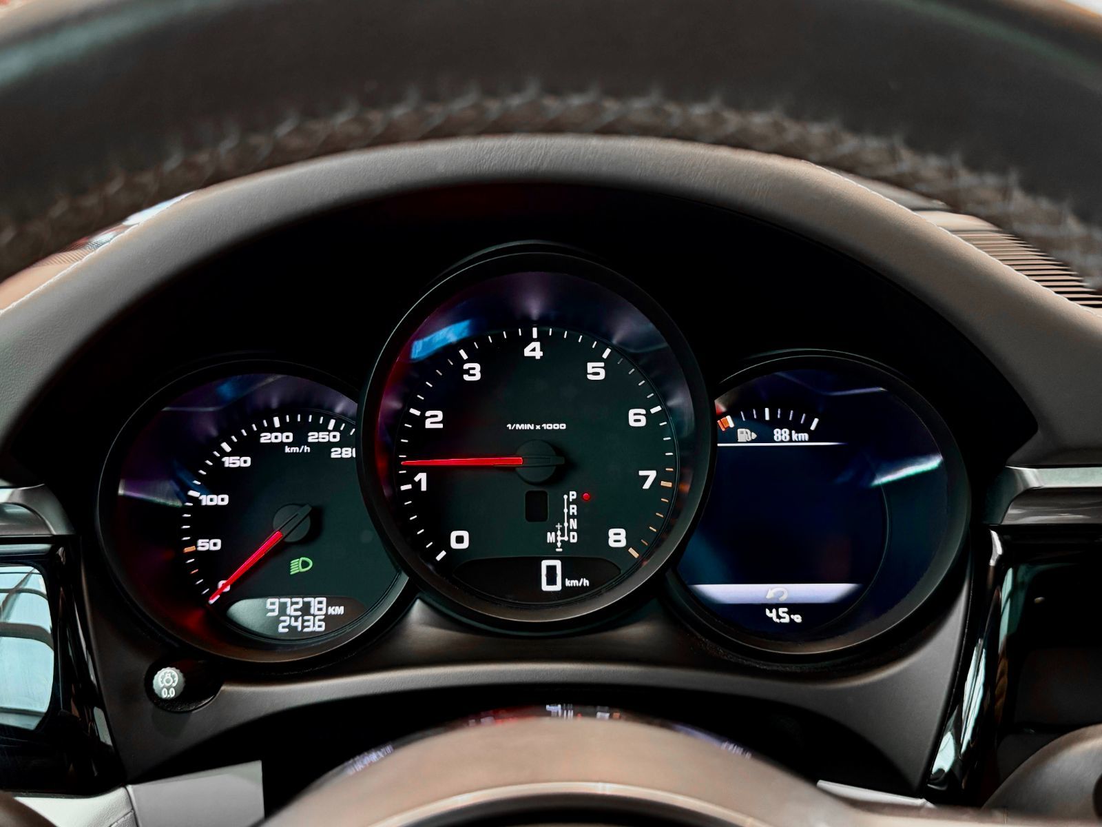 2021 Porsche Macan Base-27