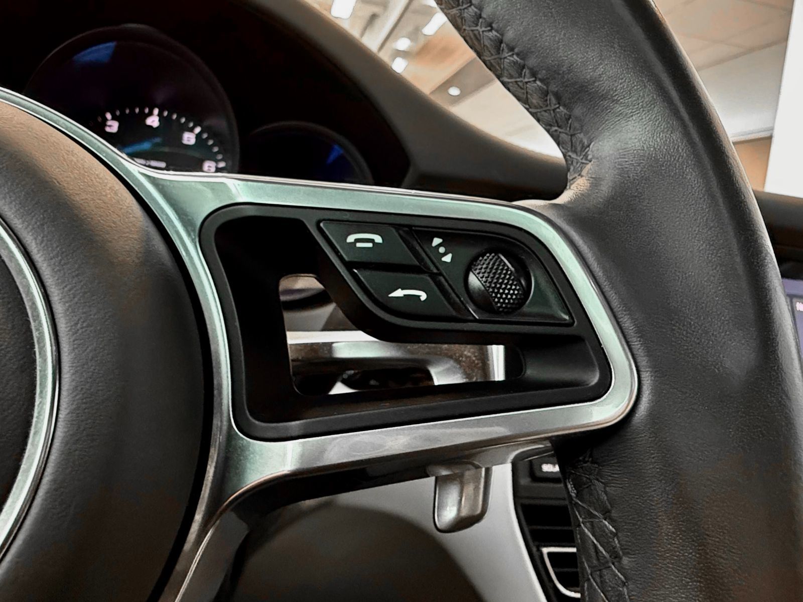 2021 Porsche Macan Base-26