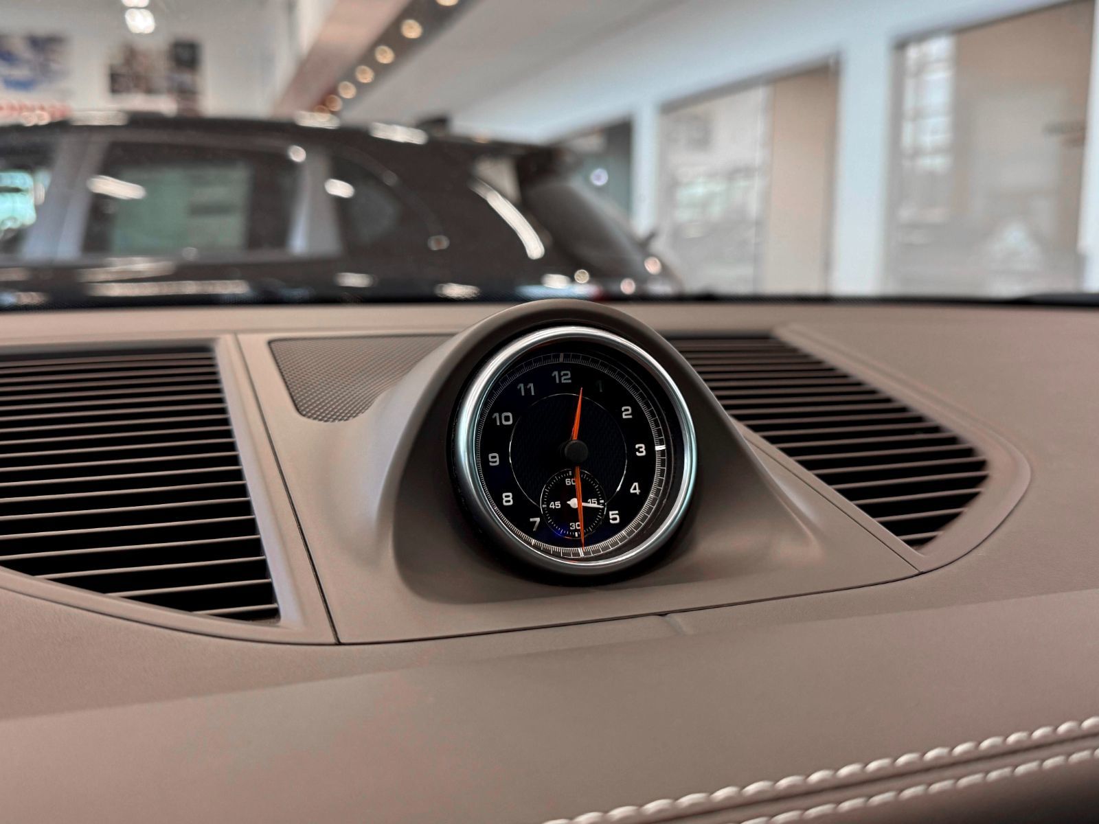 2021 Porsche Macan Base-28