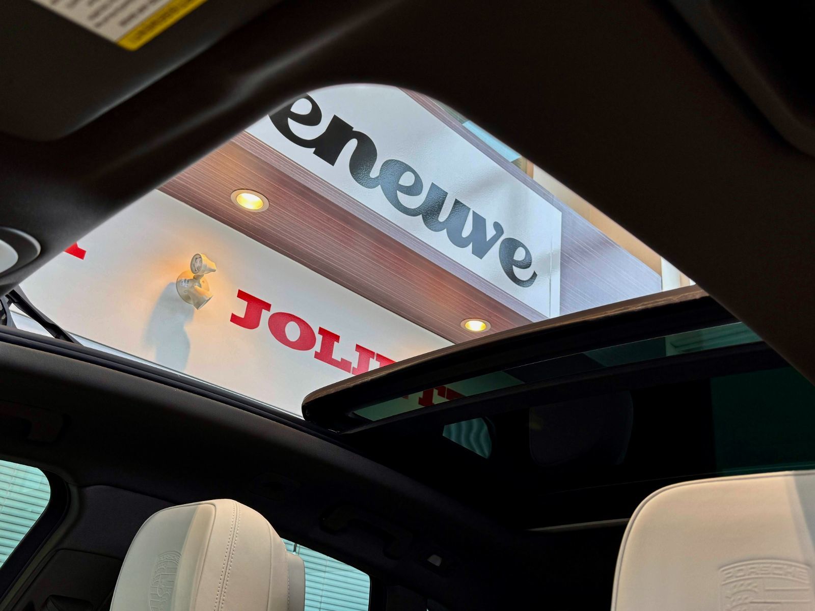 2021 Porsche Macan Base-18