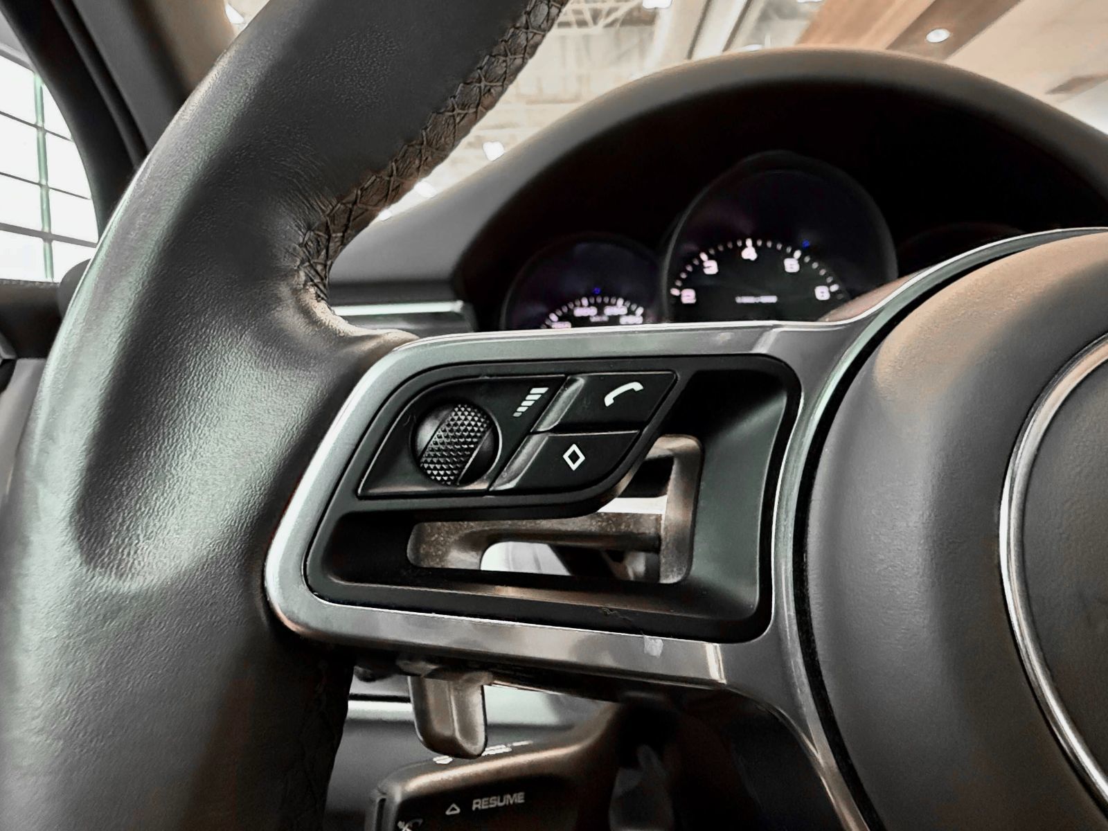 2021 Porsche Macan Base-25