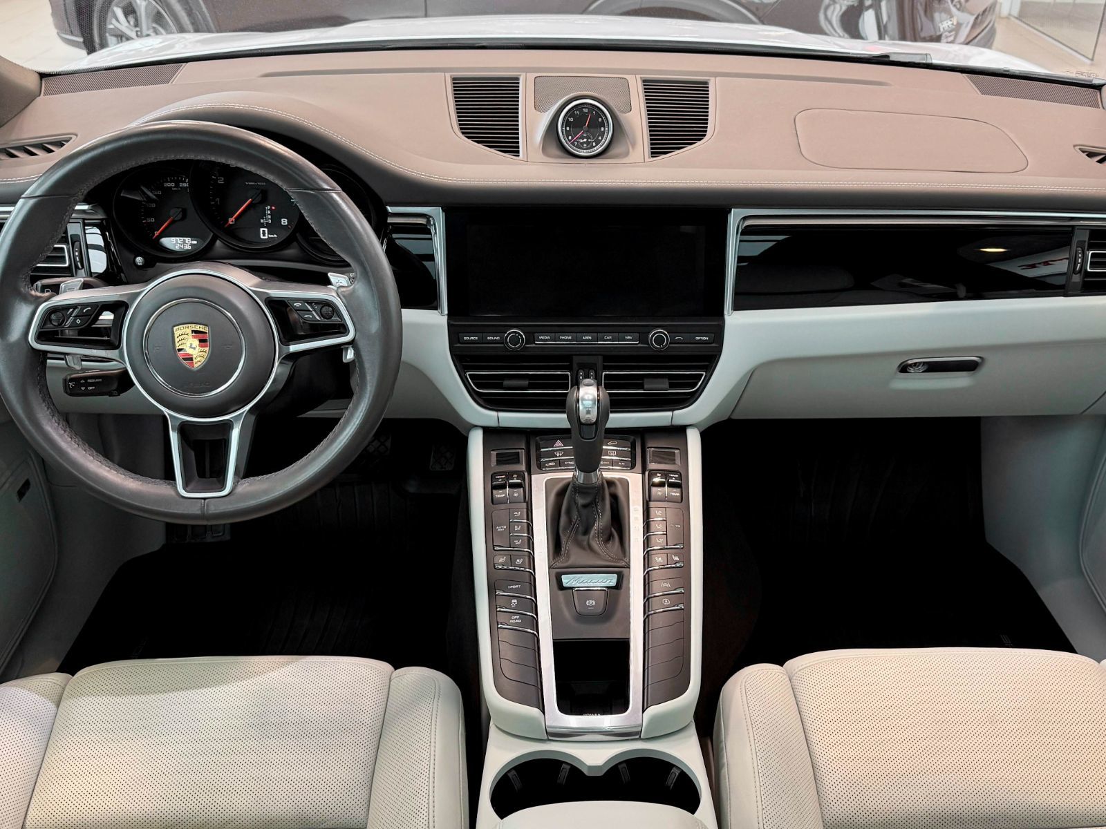 2021 Porsche Macan Base-22