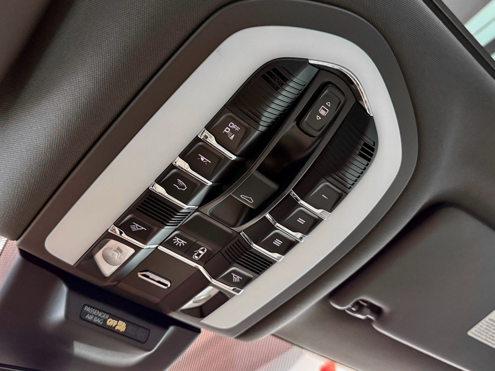 2021 Porsche Macan Base-33