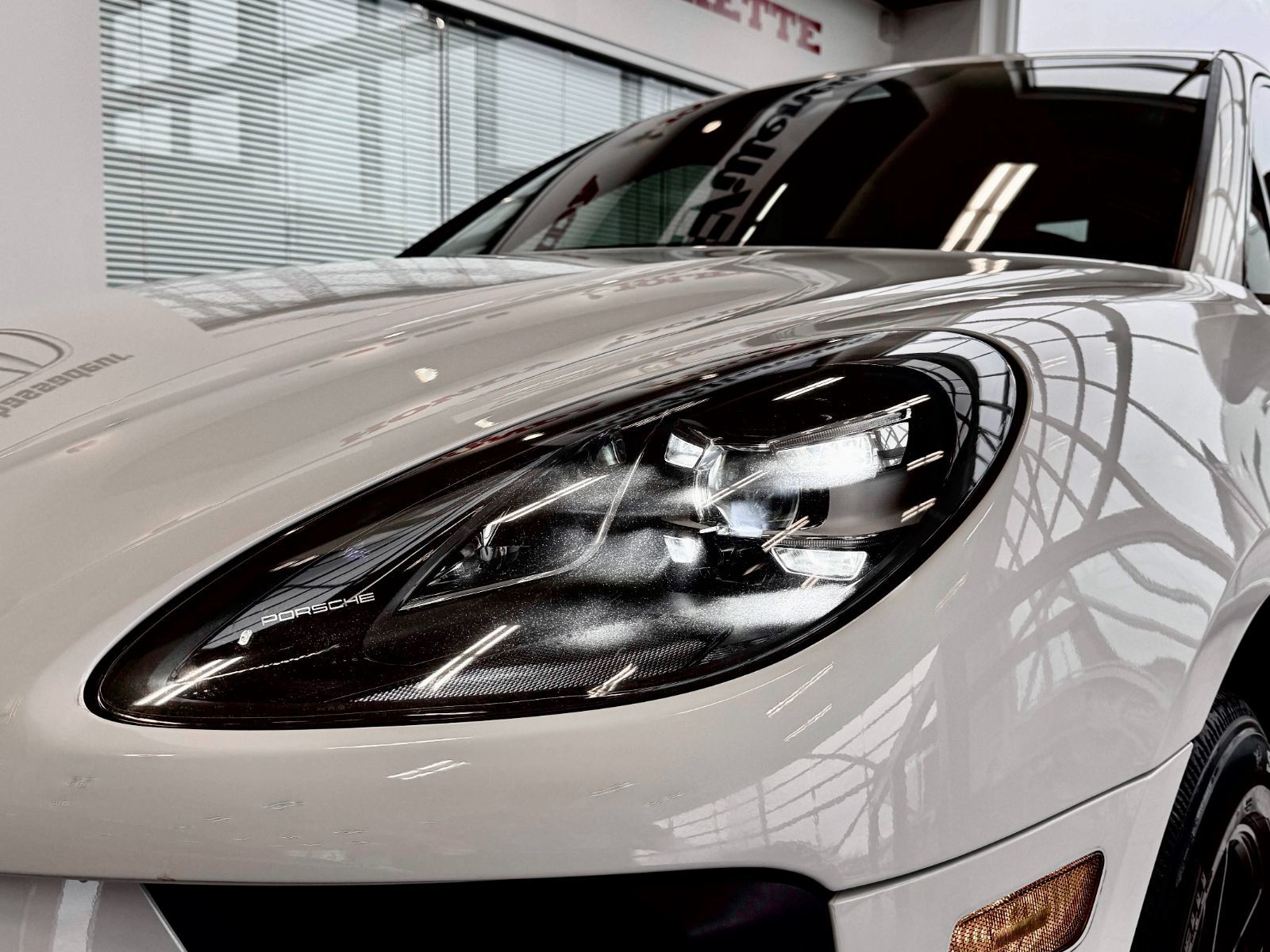 2021 Porsche Macan Base-3