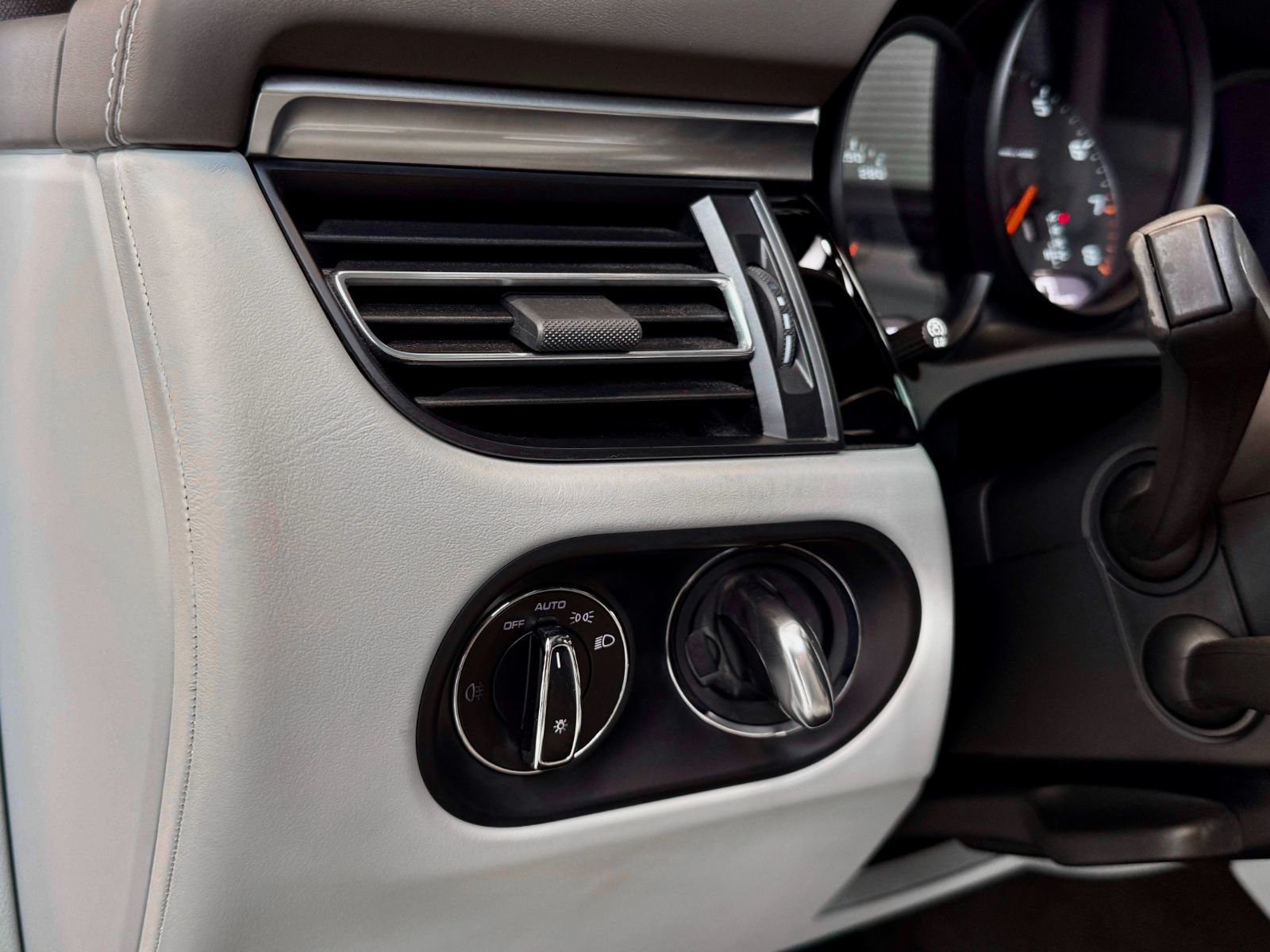 2021 Porsche Macan Base-36