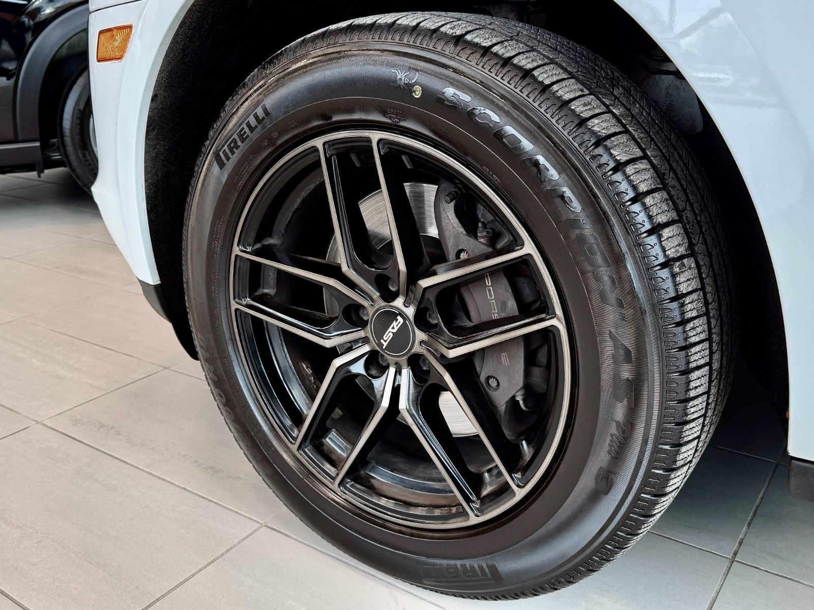 2021 Porsche Macan Base-15