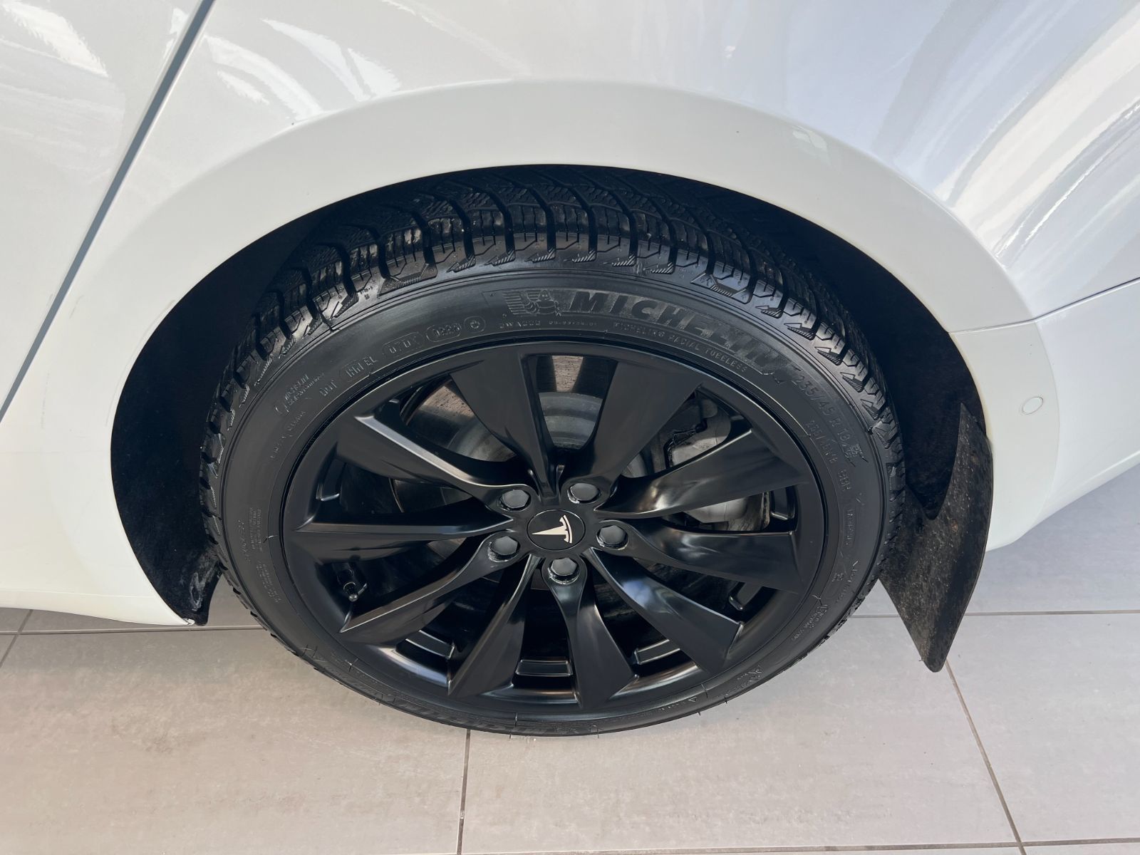 Tesla Model 3 Standard Range Plus 2020-10