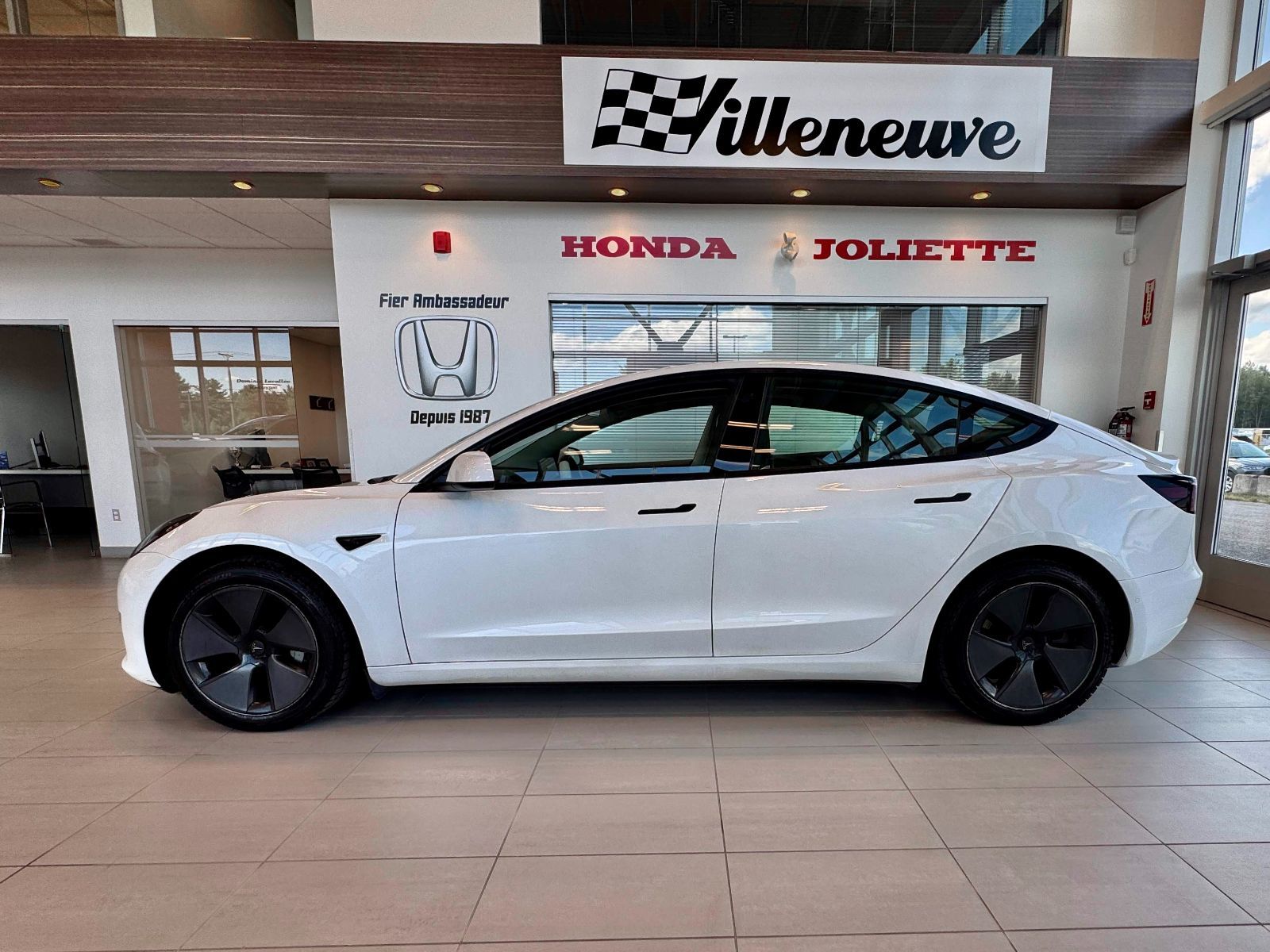 Tesla MODEL 3 STANDARD RANGE PLUS 2021-8