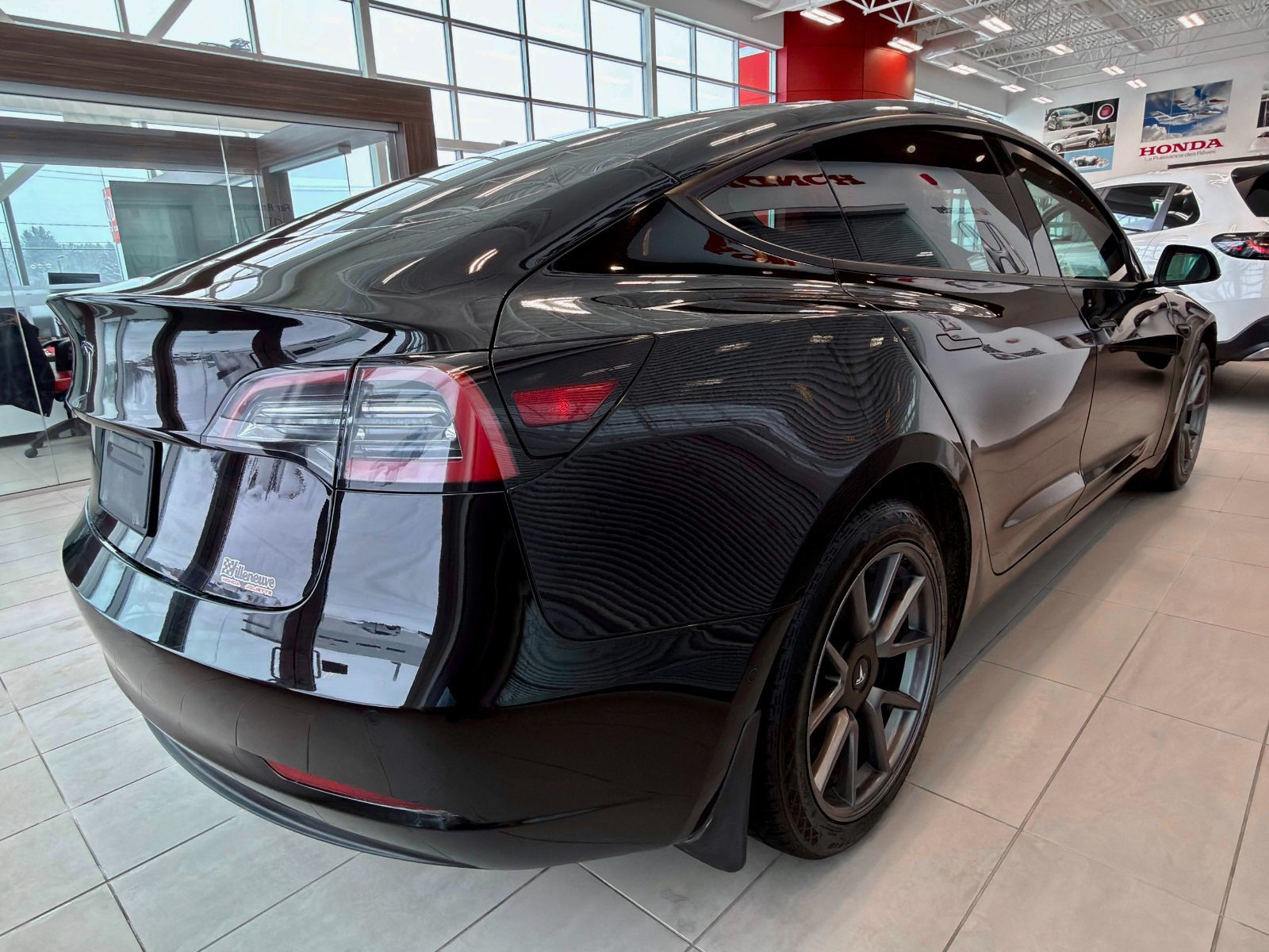 2022 Tesla Model 3 Standard Range Plus-12