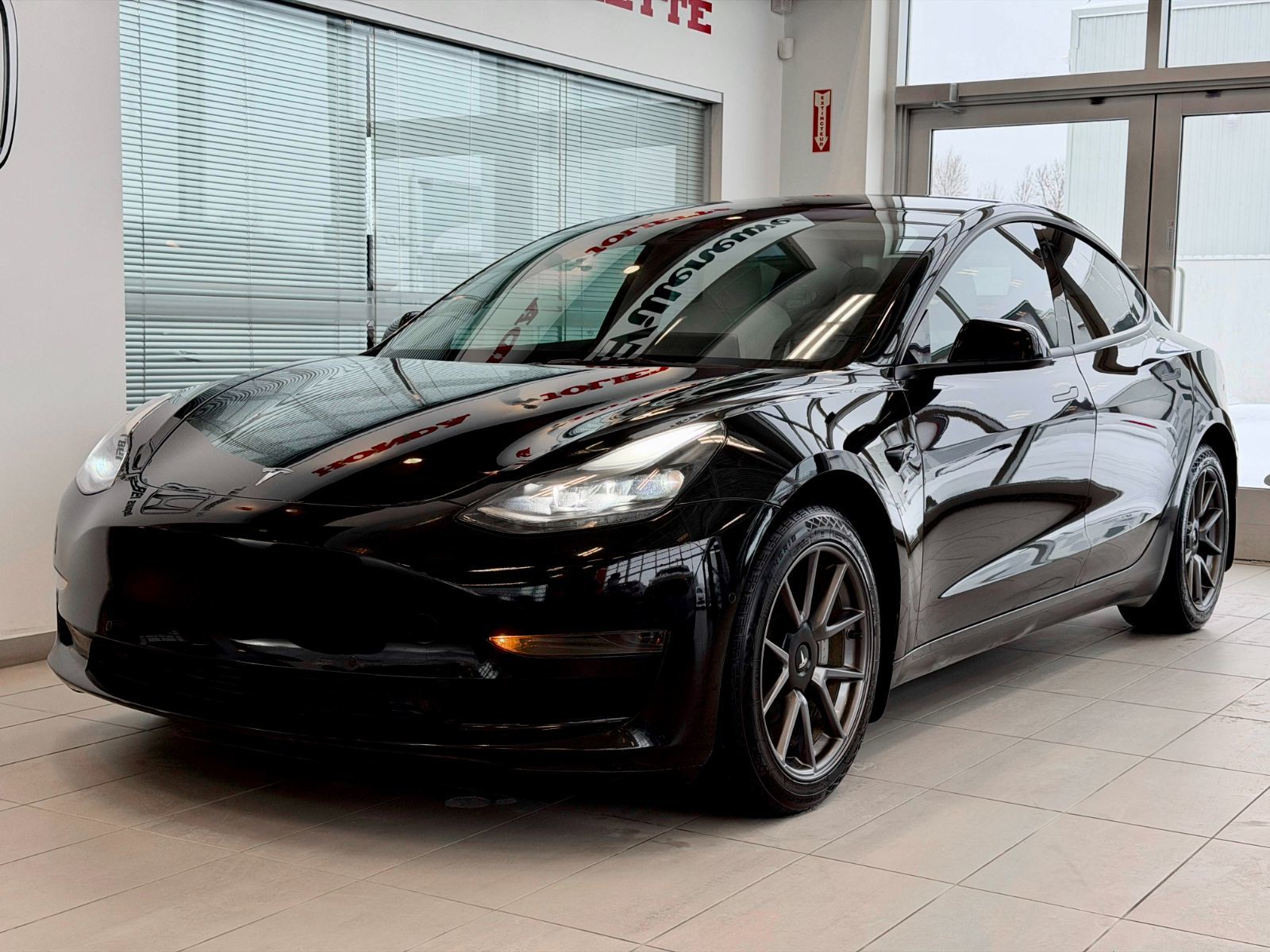 2022 Tesla Model 3 Standard Range Plus-2