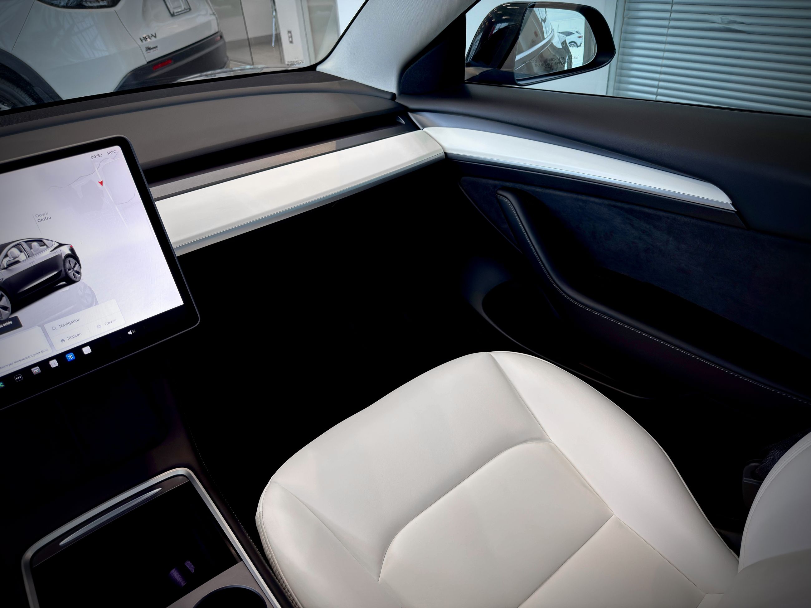 2022 Tesla Model 3 Standard Range Plus-21