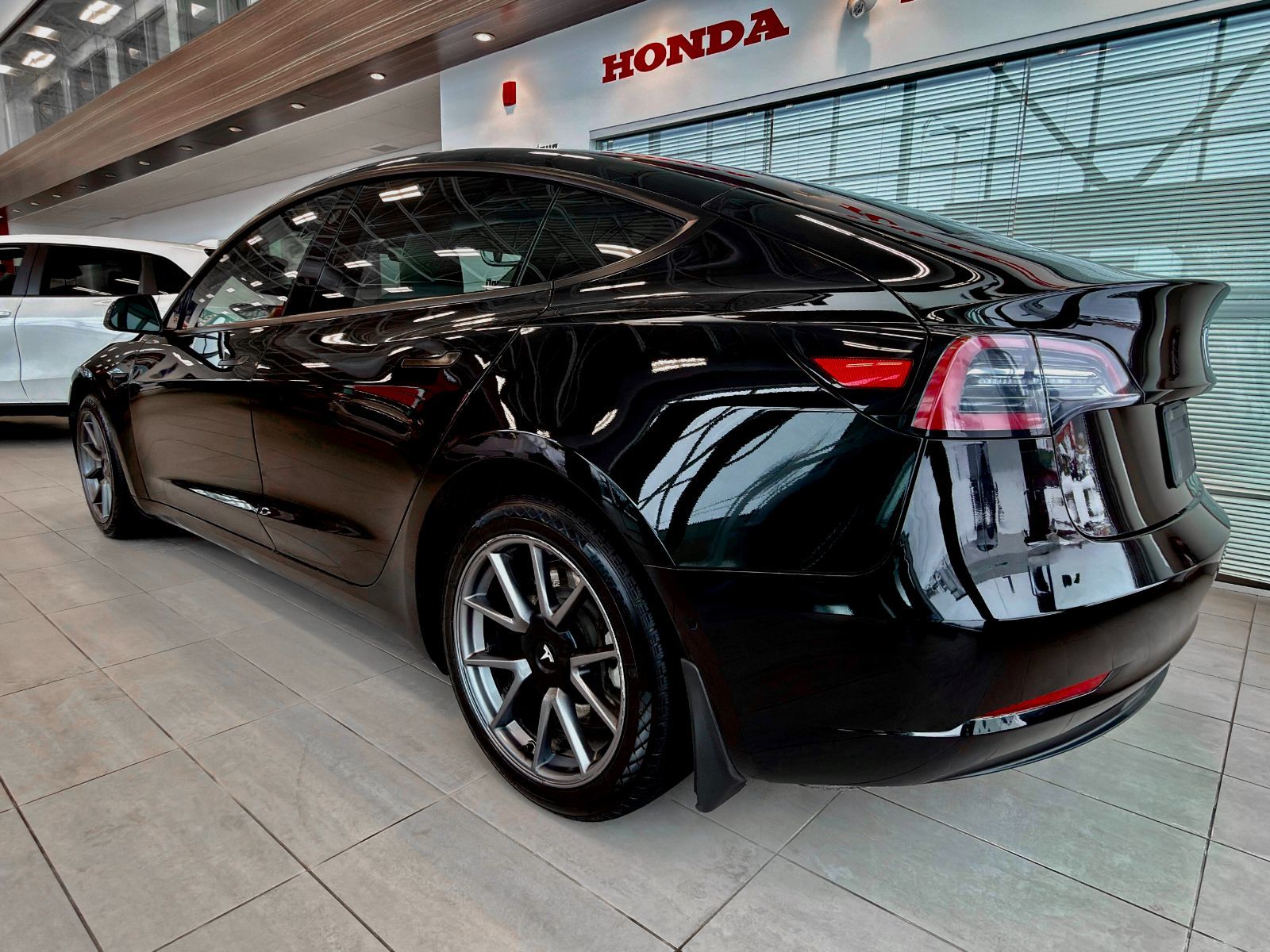 2022 Tesla Model 3 Standard Range Plus-10