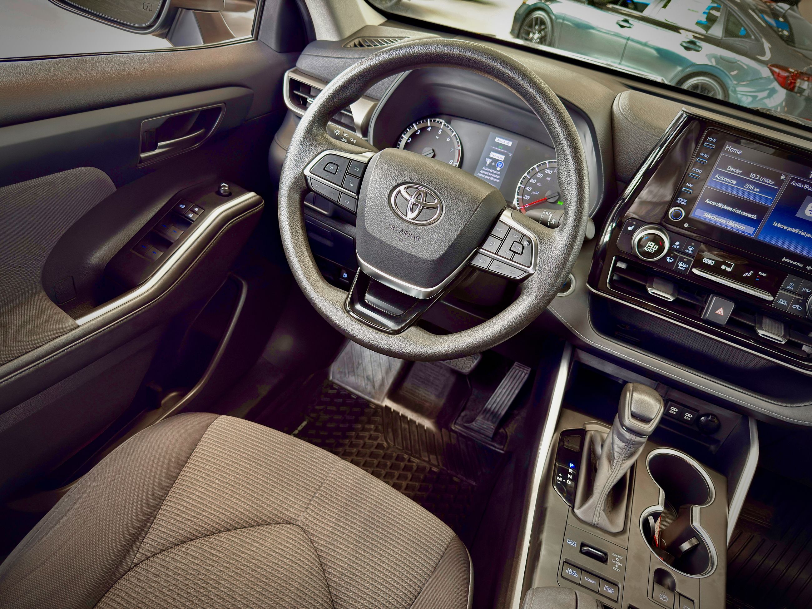 2020 Toyota Highlander LE AWD-24