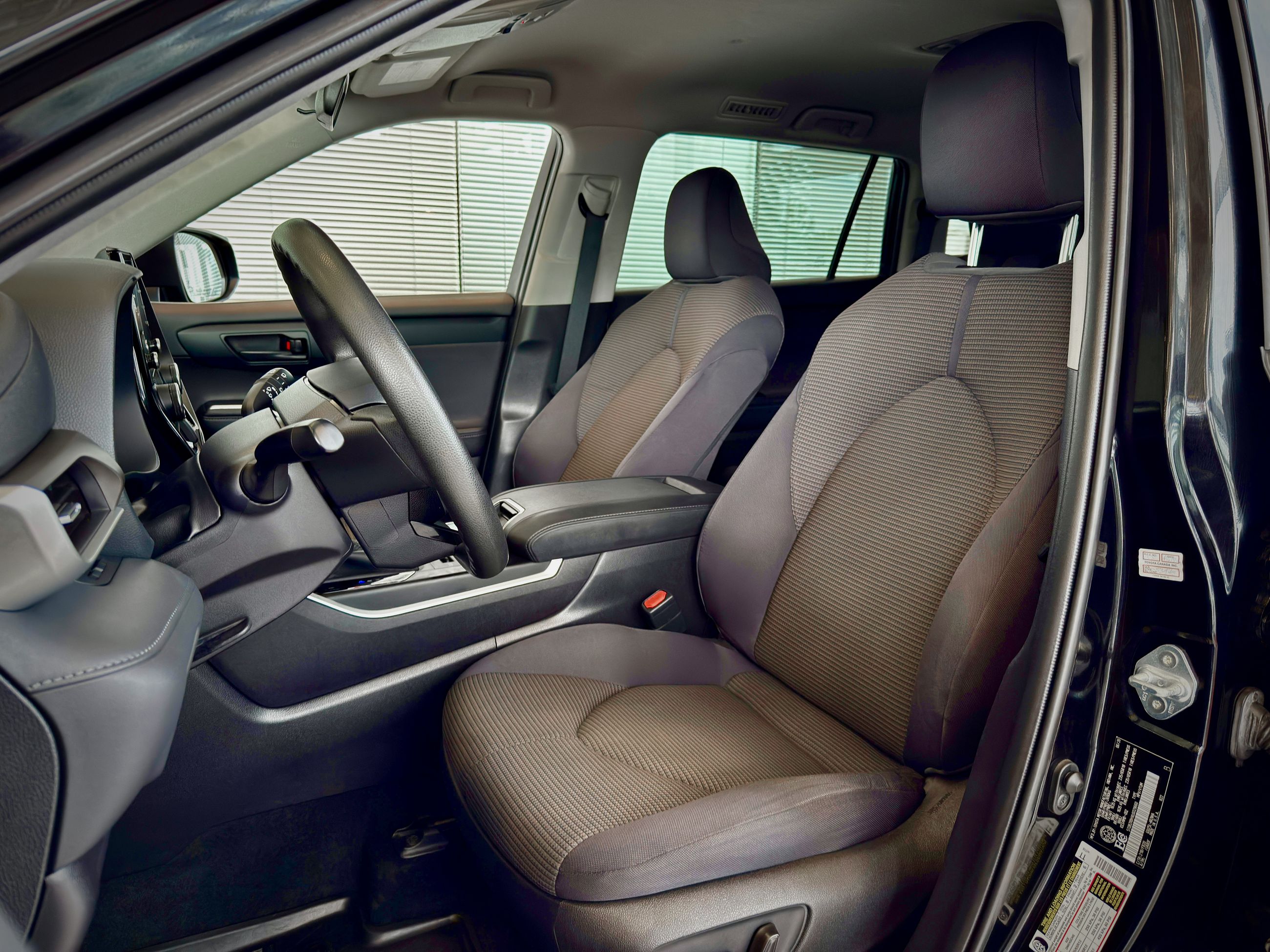 2020 Toyota Highlander LE AWD-19
