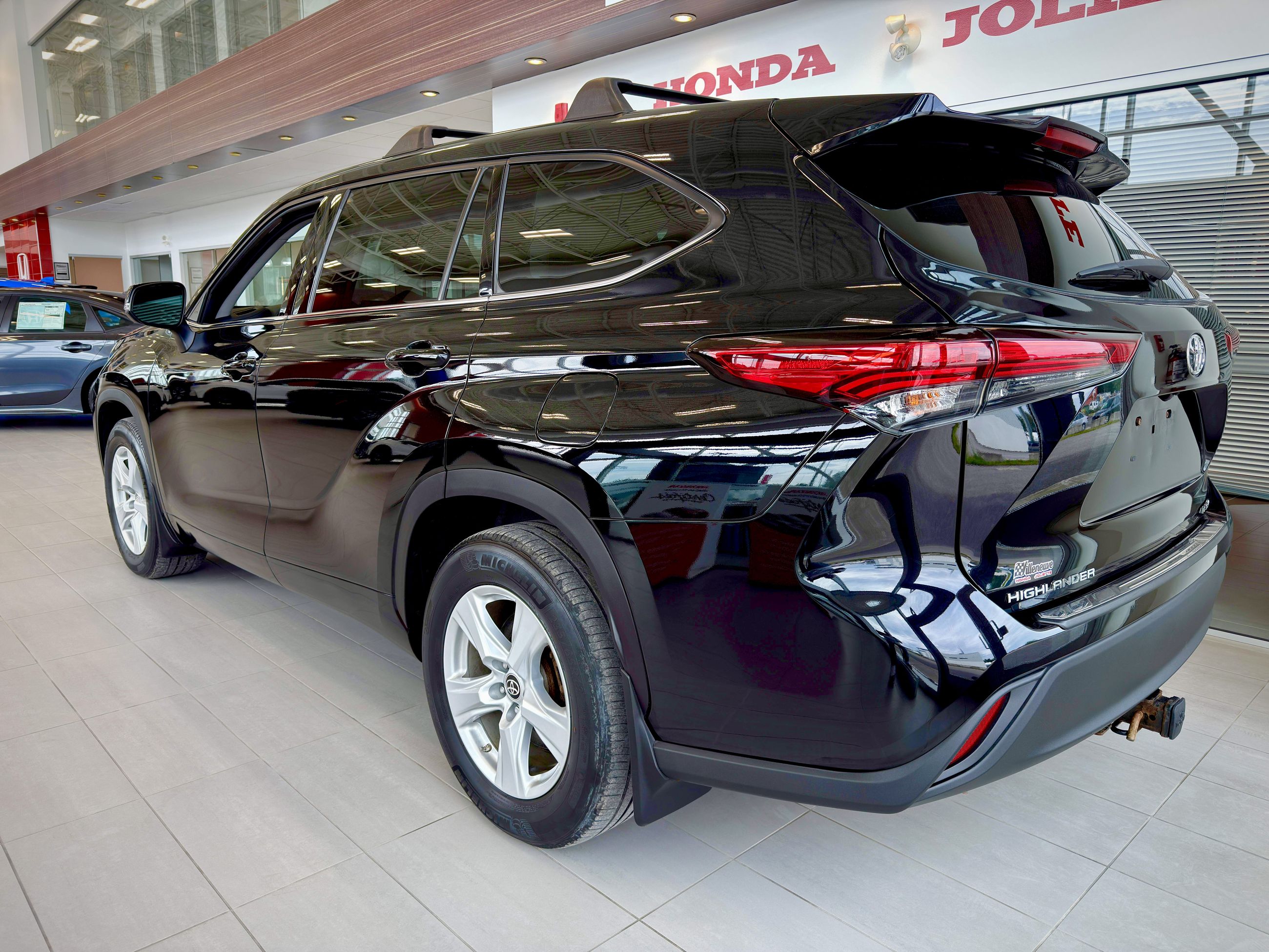 2020 Toyota Highlander LE AWD-10