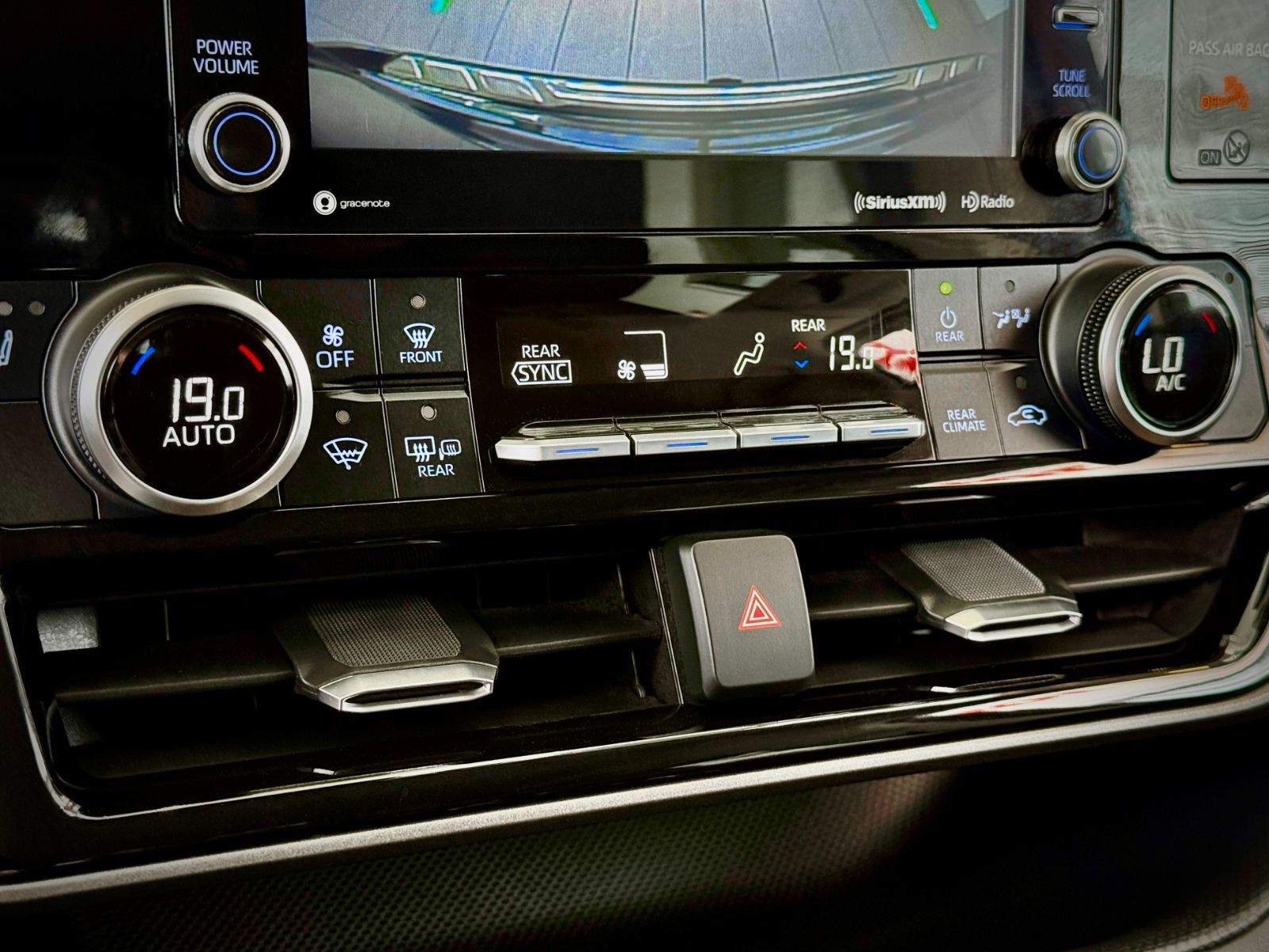2020 Toyota Highlander LE AWD-33