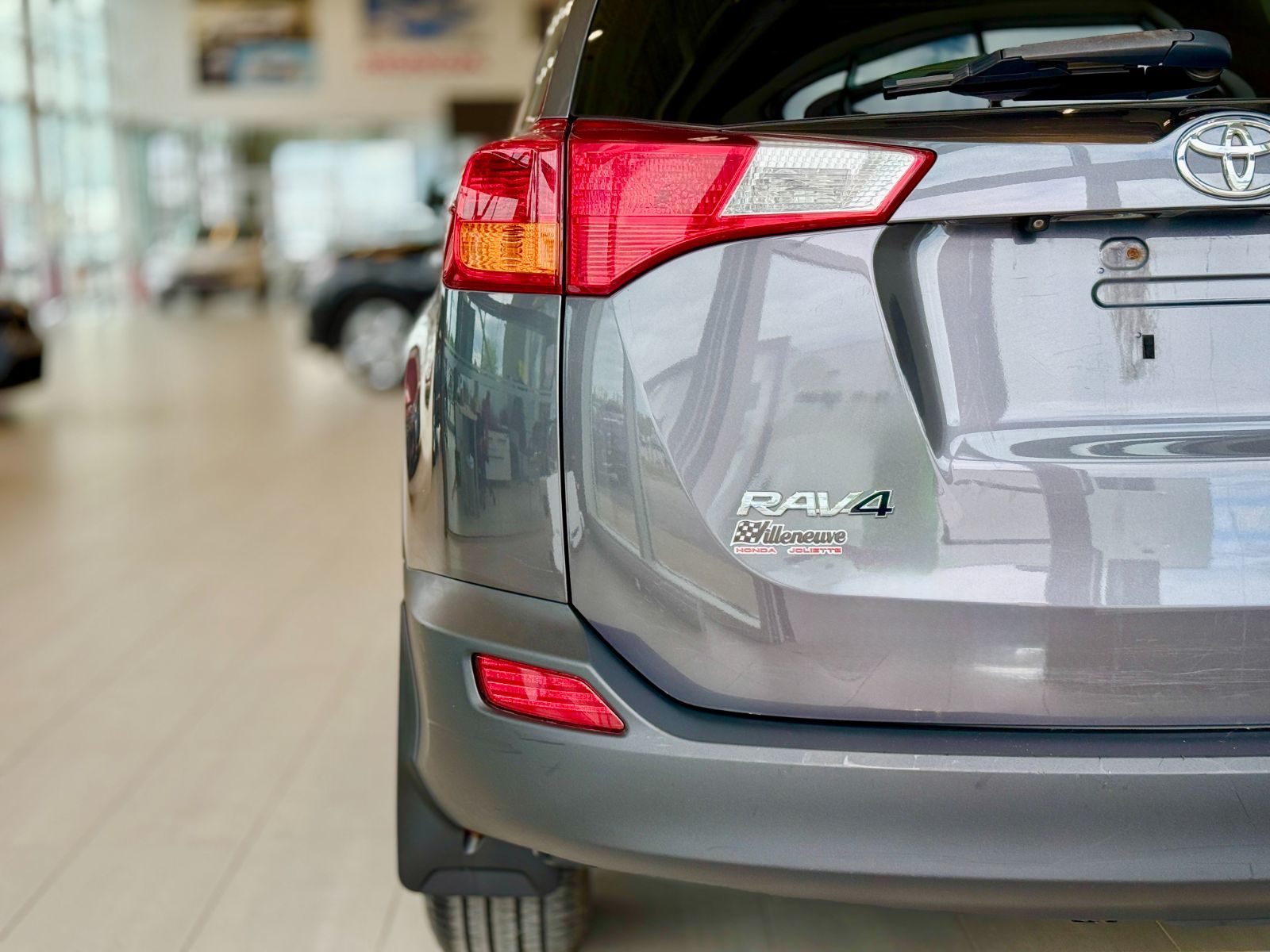 Toyota RAV4 XLE 2015-12