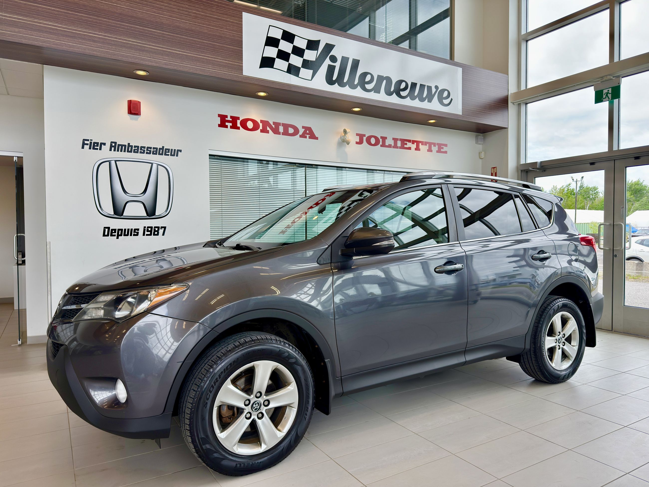 Toyota RAV4 XLE 2015-1