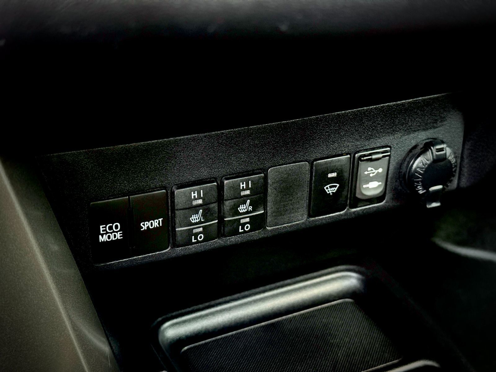 Toyota RAV4 XLE 2015-31