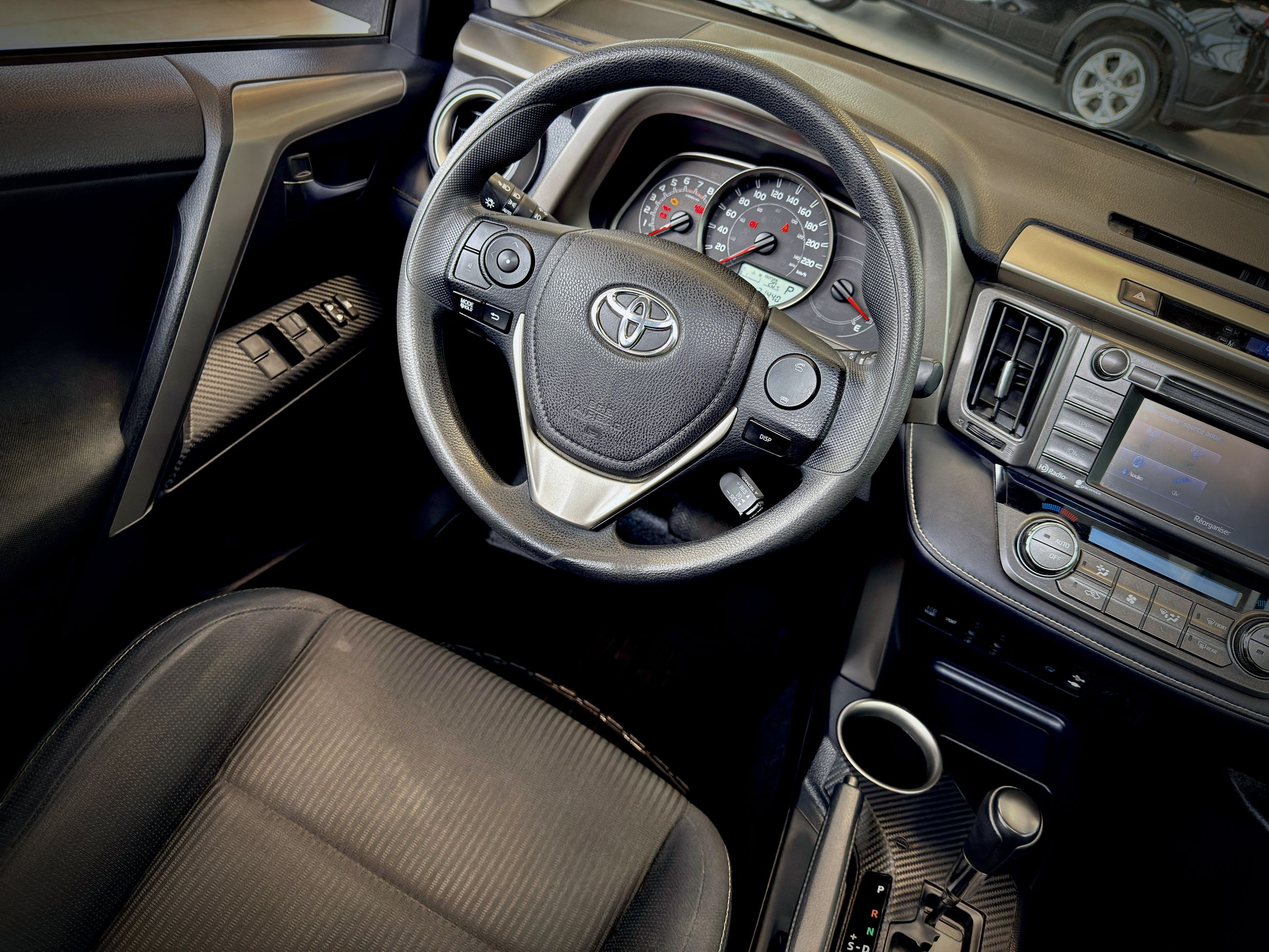 Toyota RAV4 XLE 2015-25