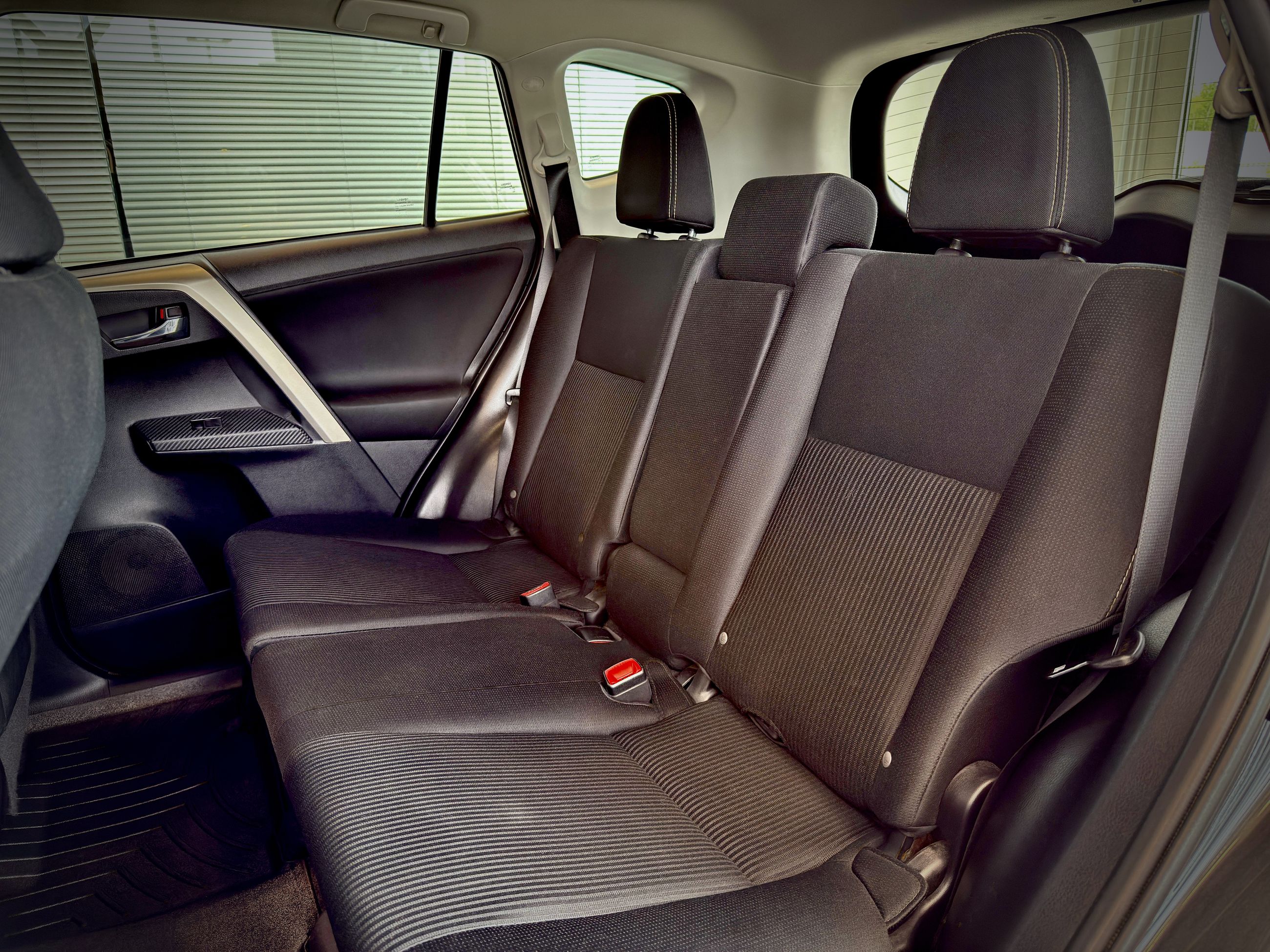 Toyota RAV4 XLE 2015-24