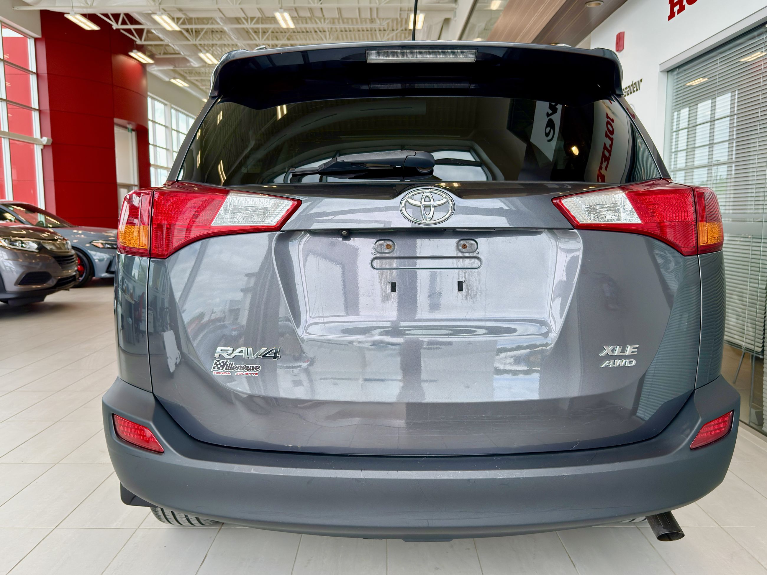 Toyota RAV4 XLE 2015-13