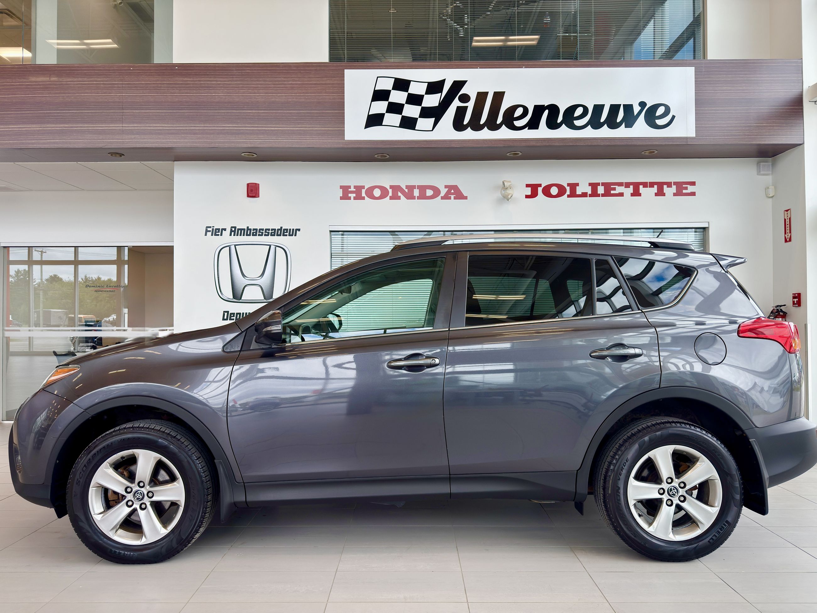 Toyota RAV4 XLE 2015-9