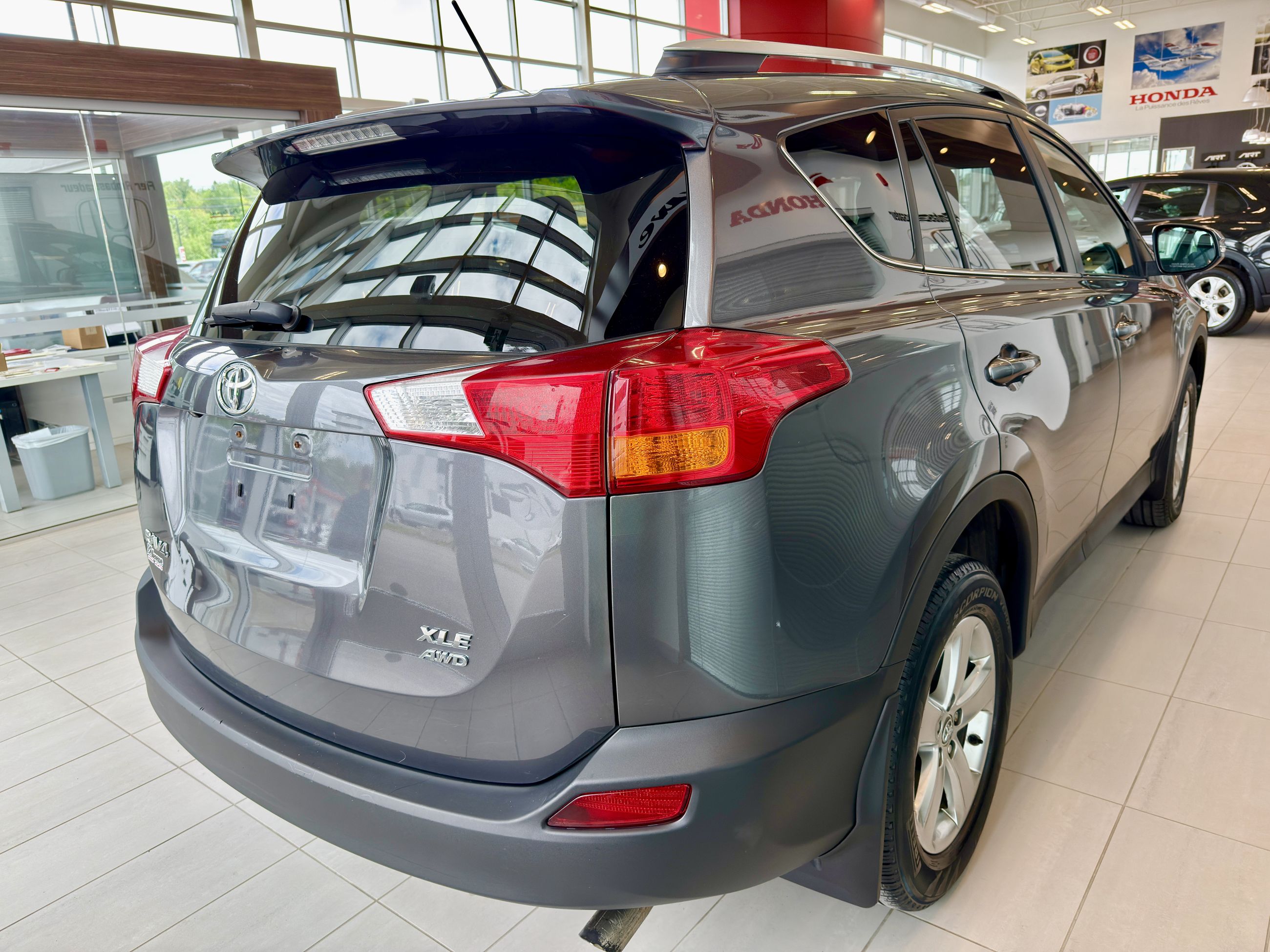 Toyota RAV4 XLE 2015-16