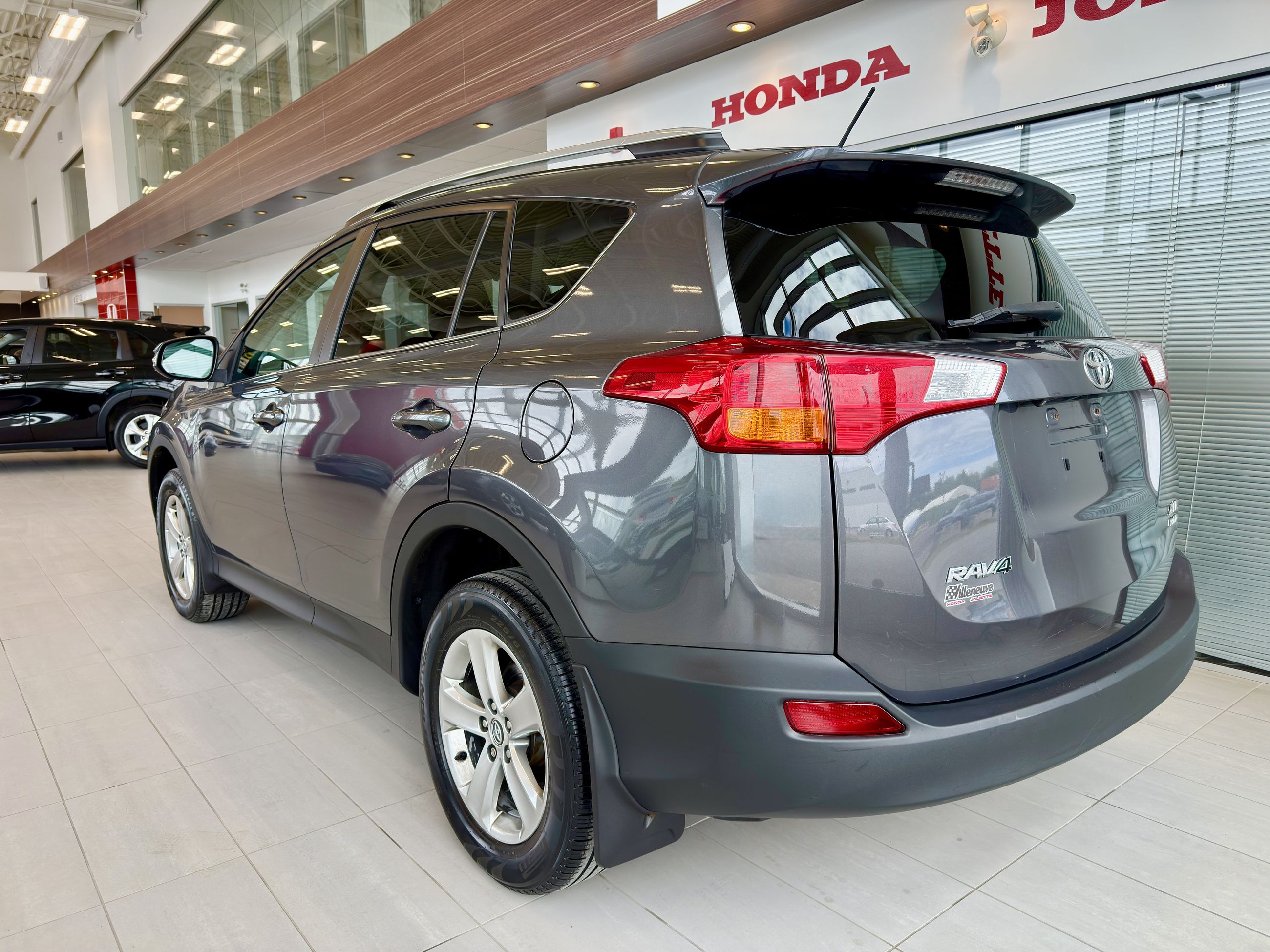 Toyota RAV4 XLE 2015-11
