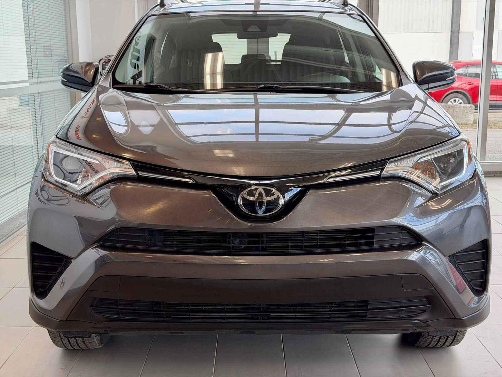 Toyota RAV4 LE 2018-5
