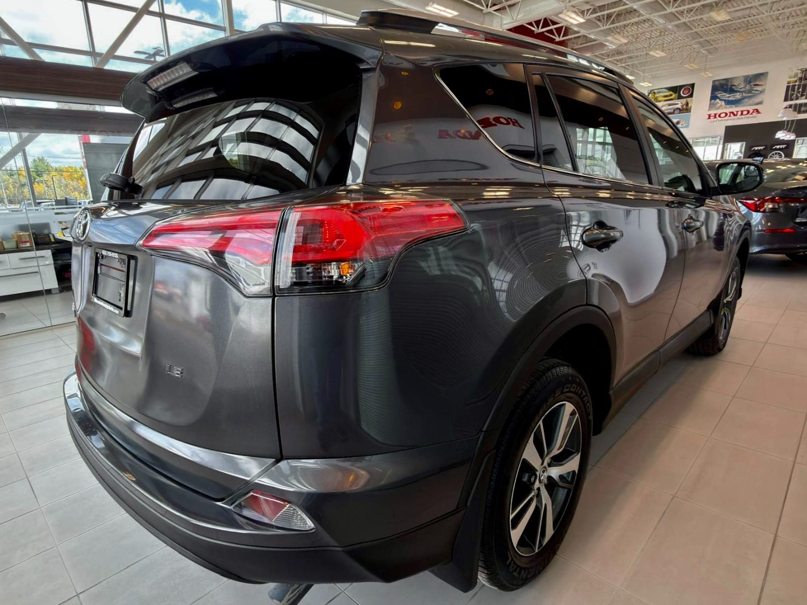 Toyota RAV4 LE 2018-10