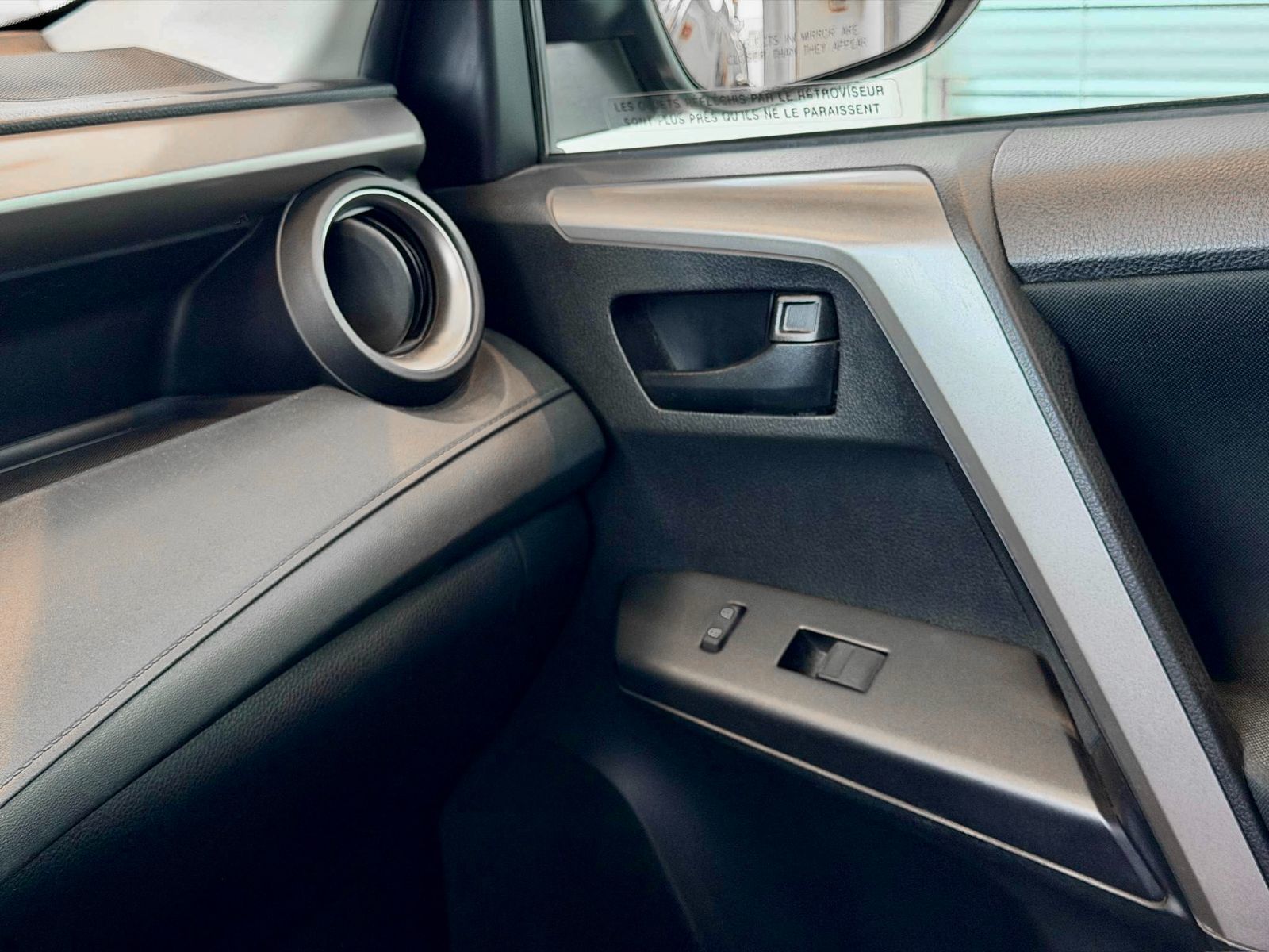 Toyota RAV4 LE 2018-29