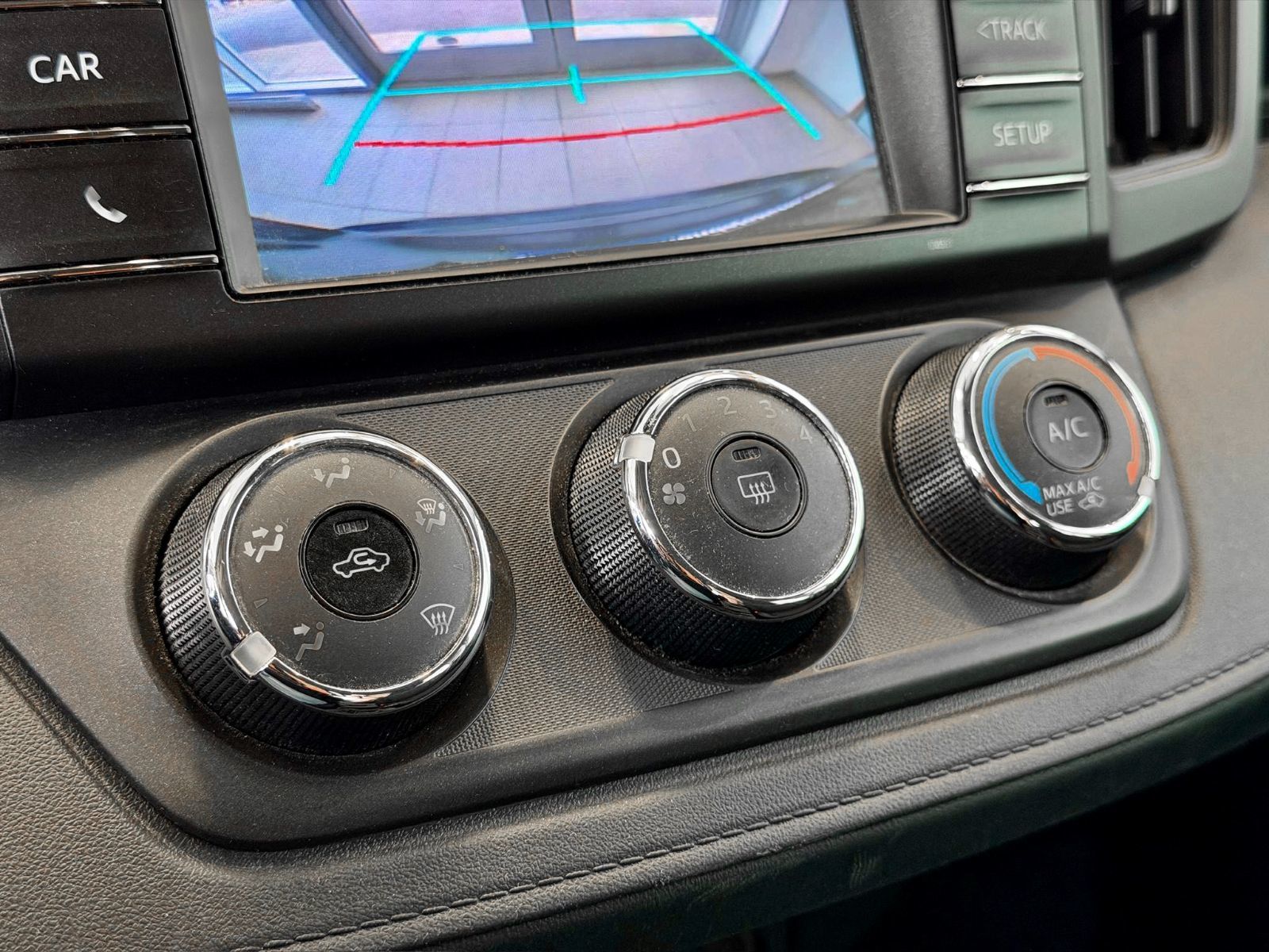 Toyota RAV4 LE 2018-26