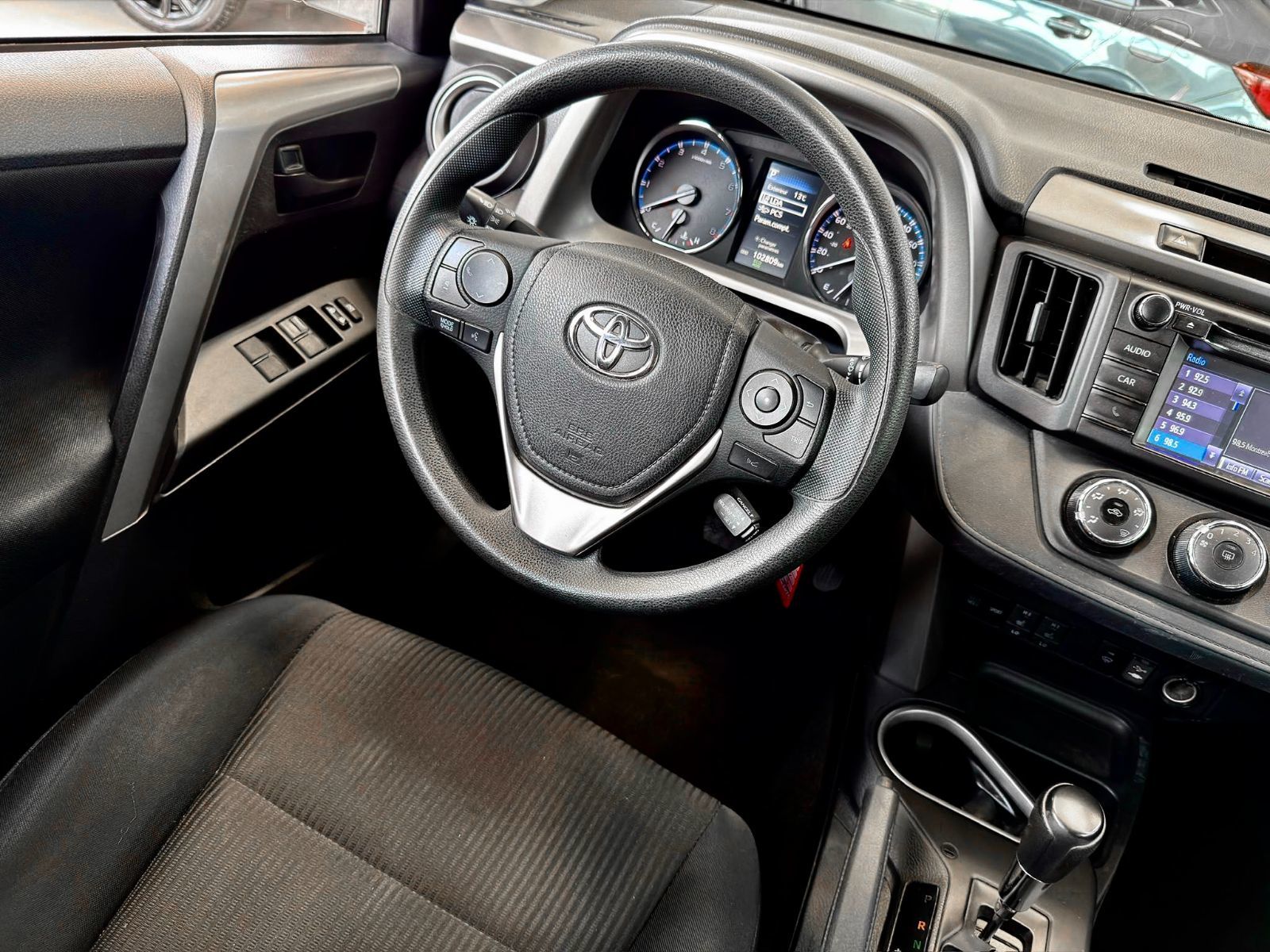 Toyota RAV4 LE 2018-17